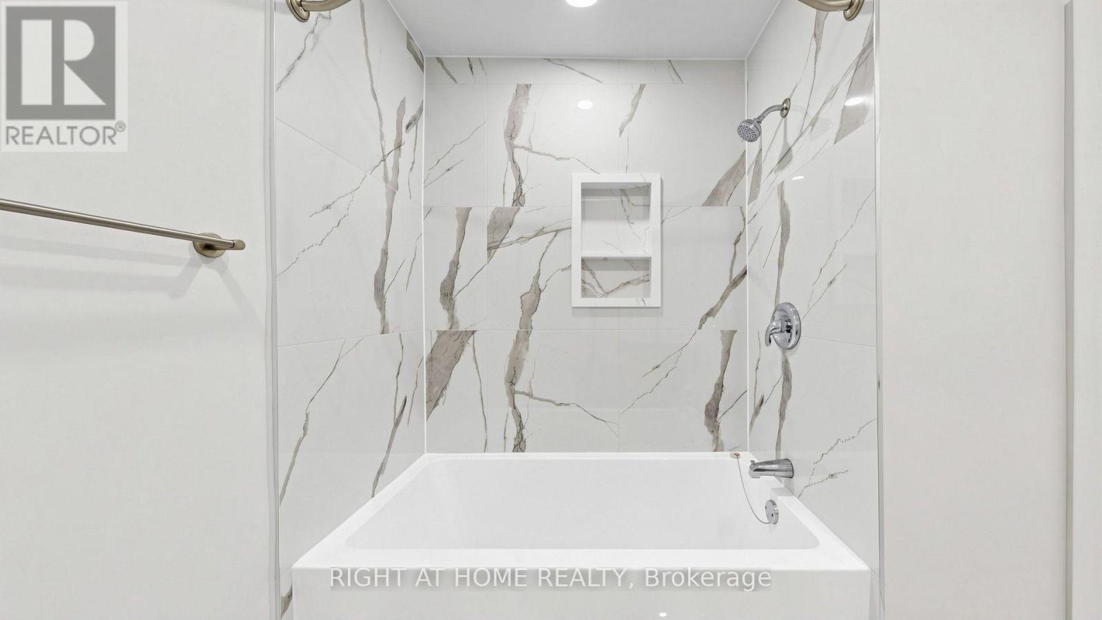 76 Fenside Drive, Toronto, ON - Photo Showing Bathroom