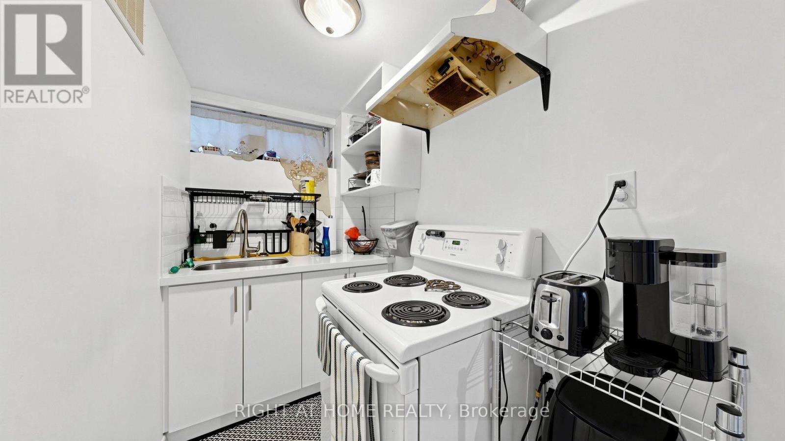 76 Fenside Drive, Toronto, ON - Indoor Photo Showing Kitchen