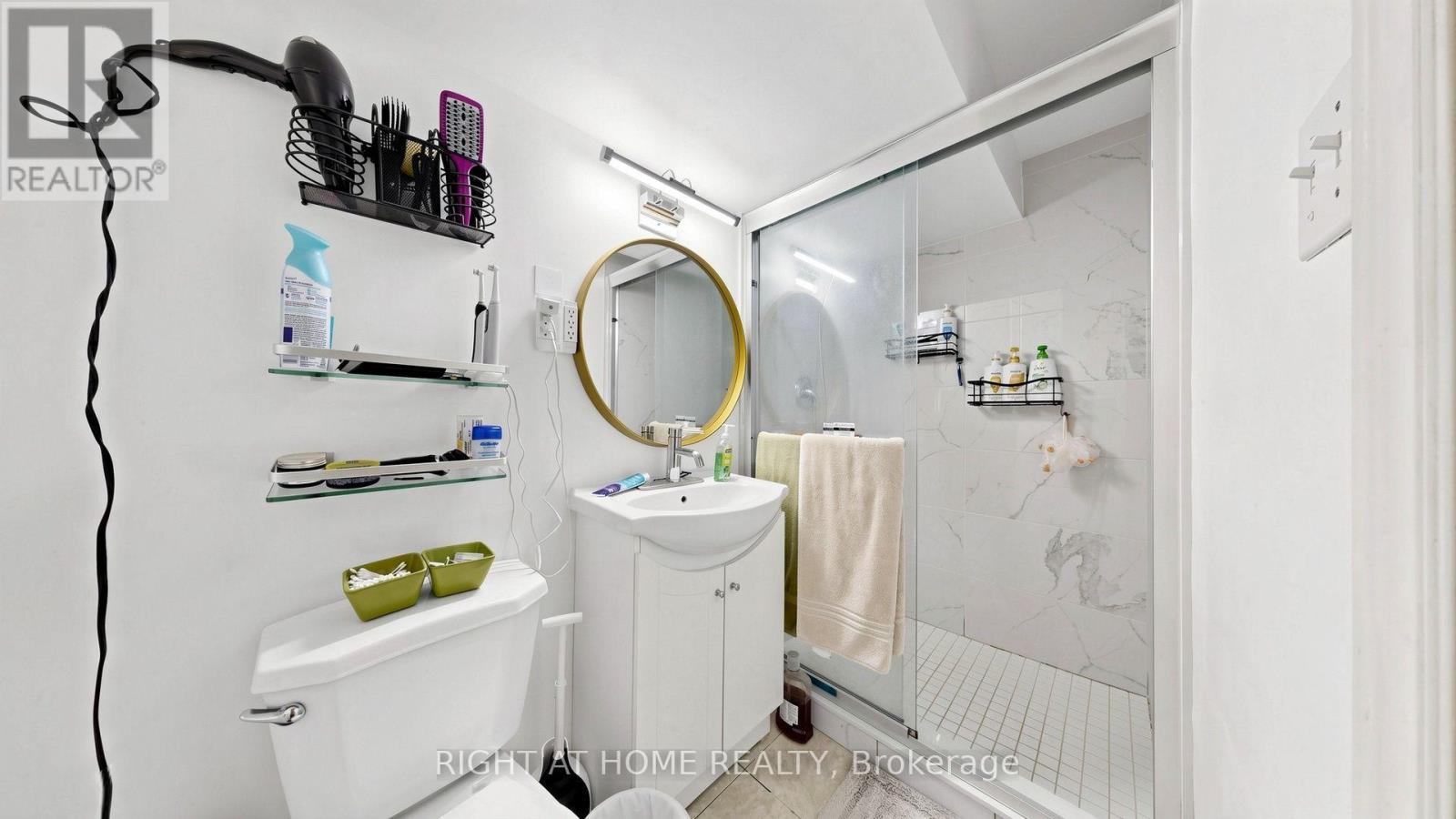 76 Fenside Drive, Toronto, ON - Indoor Photo Showing Bathroom