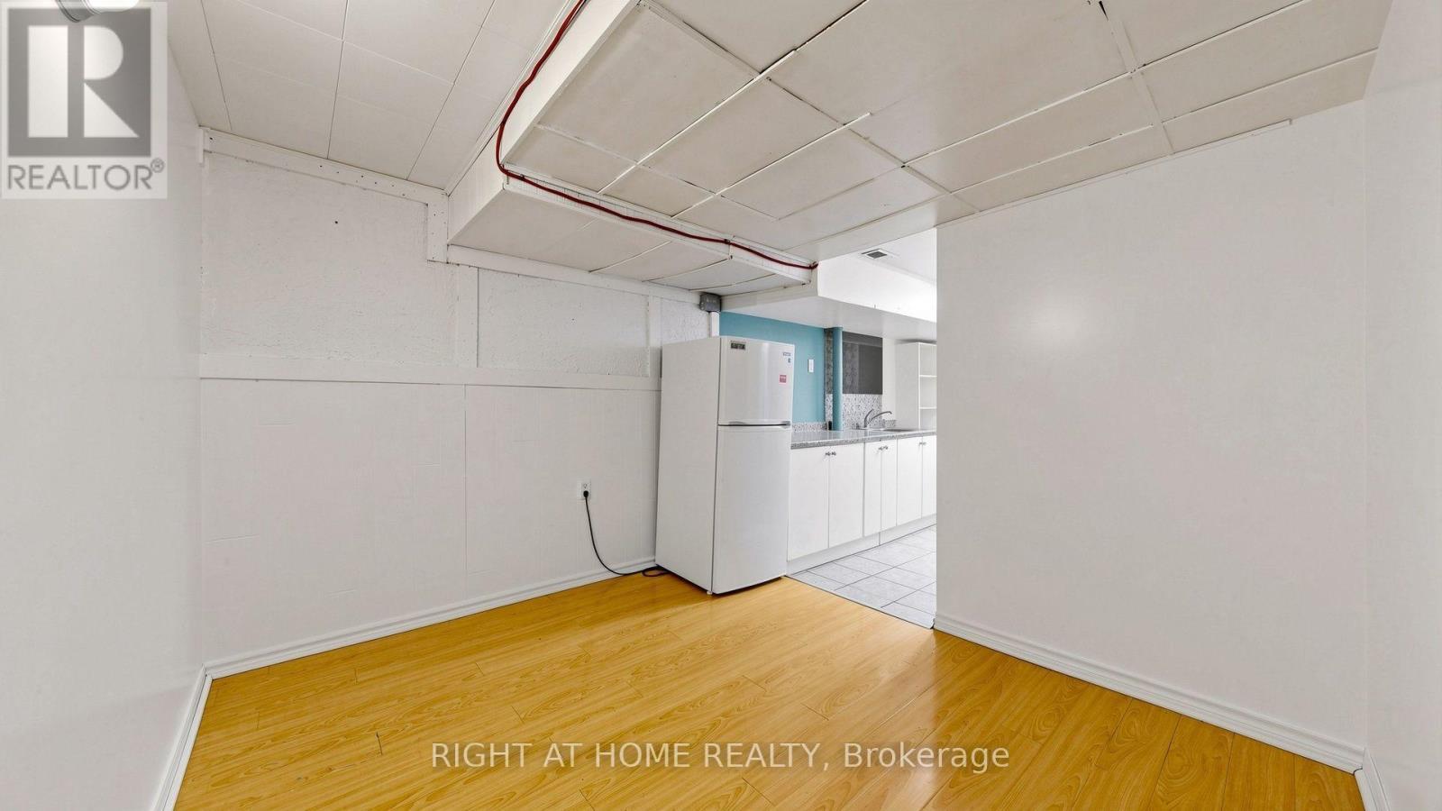 76 Fenside Drive, Toronto, ON - Indoor Photo Showing Other Room