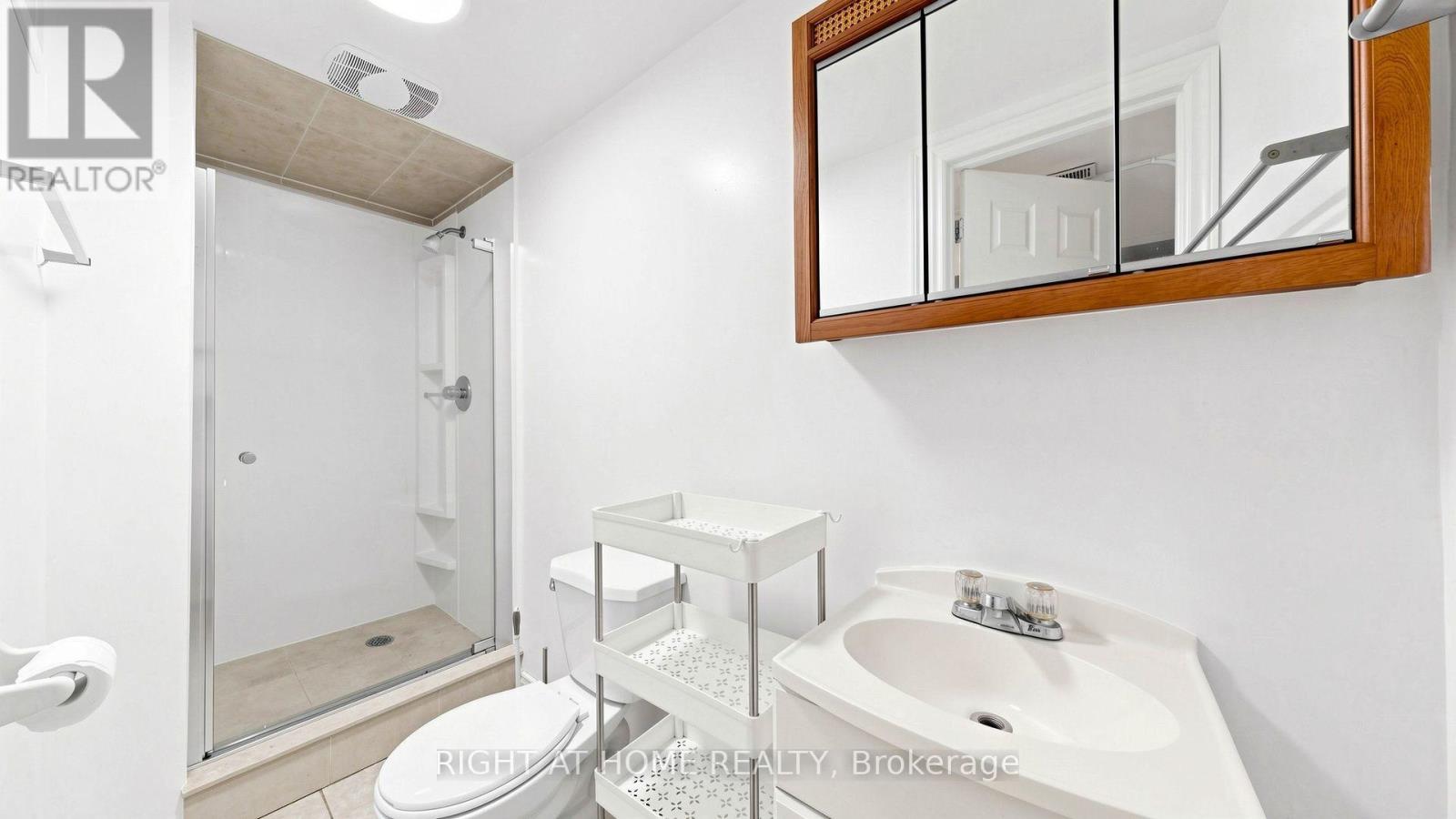 76 Fenside Drive, Toronto, ON - Indoor Photo Showing Bathroom