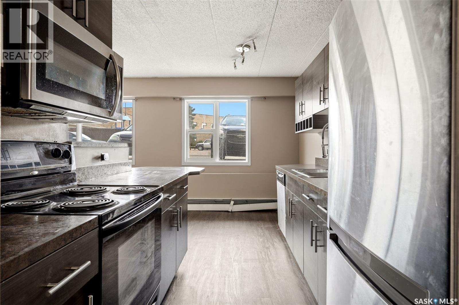 6 405 Lorne Street N, Regina, SK - Indoor Photo Showing Kitchen