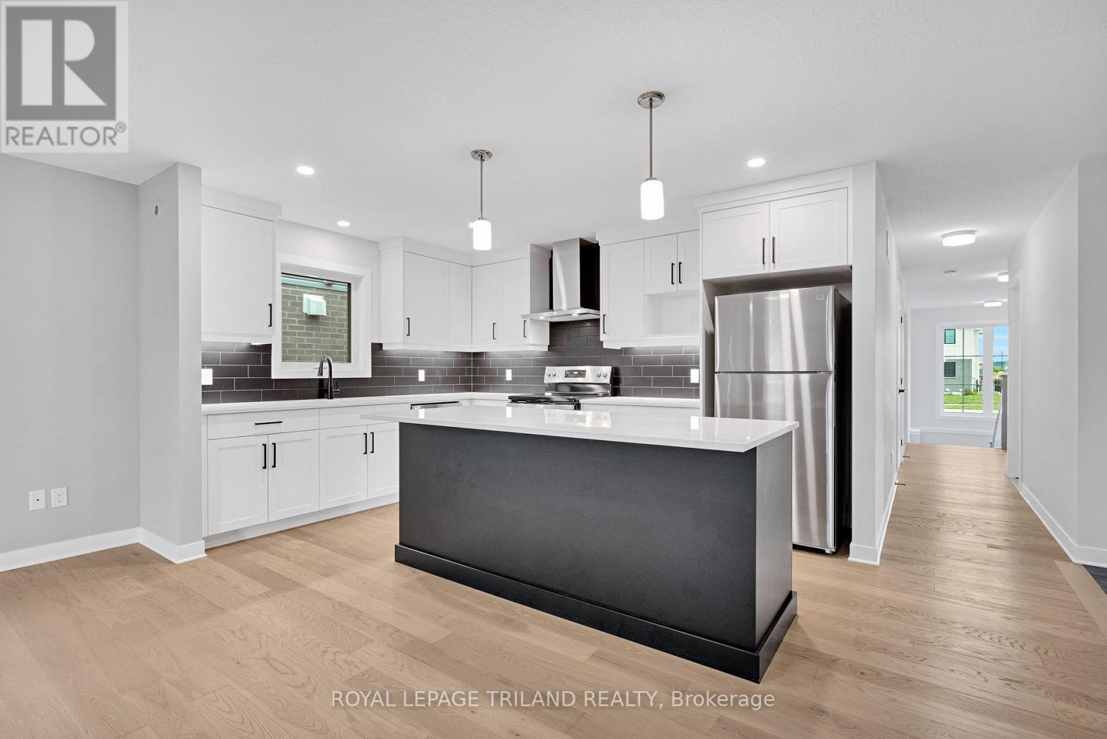 80 Styles Drive, St. Thomas, ON - Indoor Photo Showing Kitchen With Upgraded Kitchen