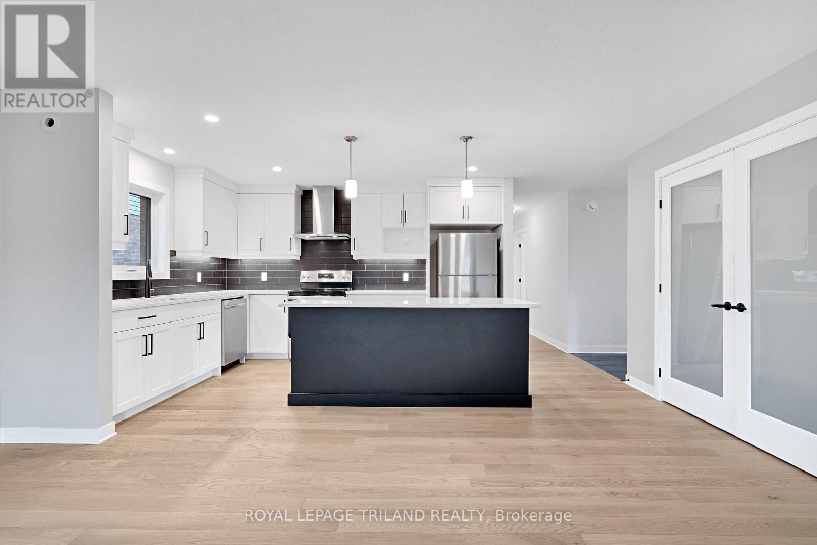80 Styles Drive, St. Thomas, ON - Indoor Photo Showing Kitchen With Upgraded Kitchen