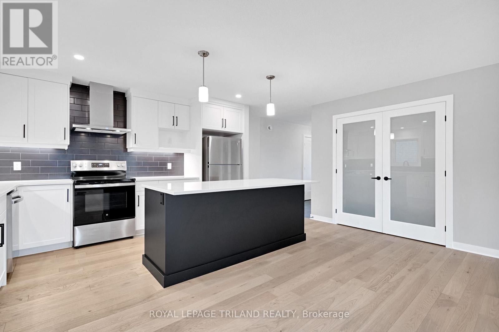 80 Styles Drive, St. Thomas, ON - Indoor Photo Showing Kitchen With Upgraded Kitchen