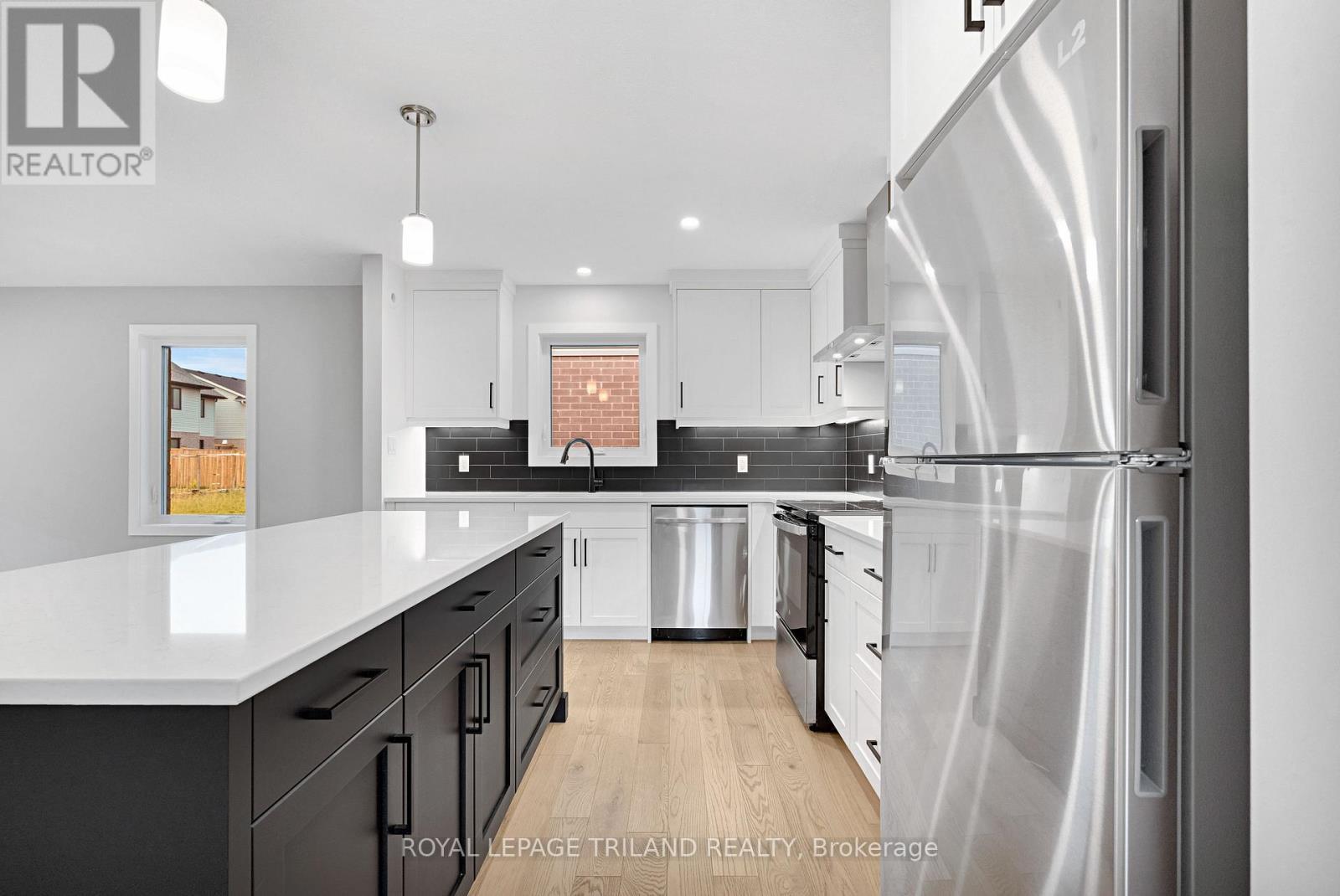80 Styles Drive, St. Thomas, ON - Indoor Photo Showing Kitchen With Upgraded Kitchen