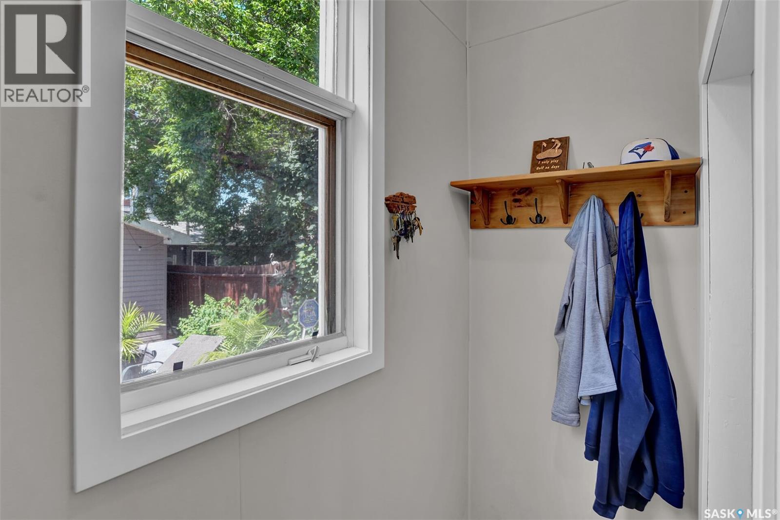 2604 Robinson Street, Regina, SK - Indoor