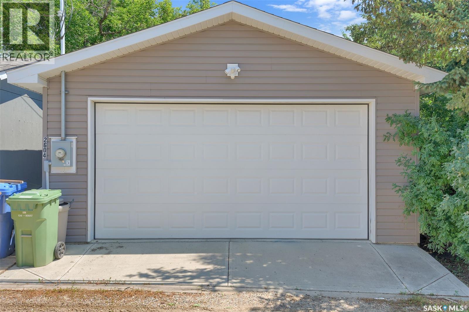 2604 Robinson Street, Regina, SK - Outdoor With Exterior
