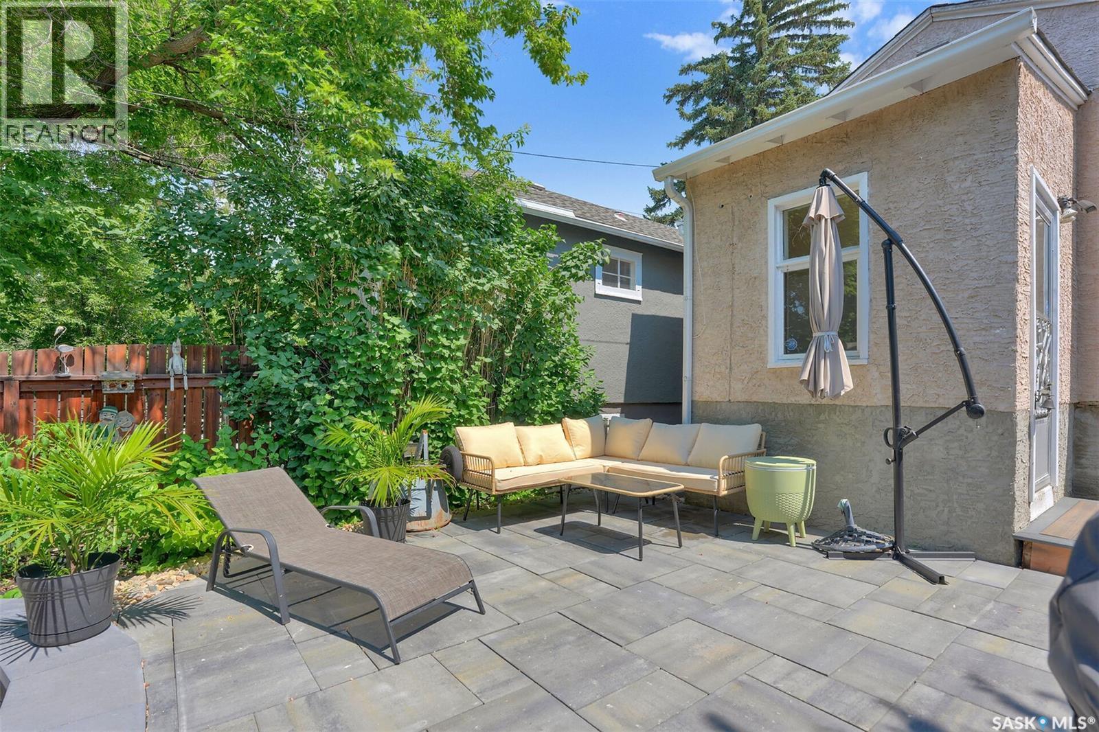 2604 Robinson Street, Regina, SK - Outdoor