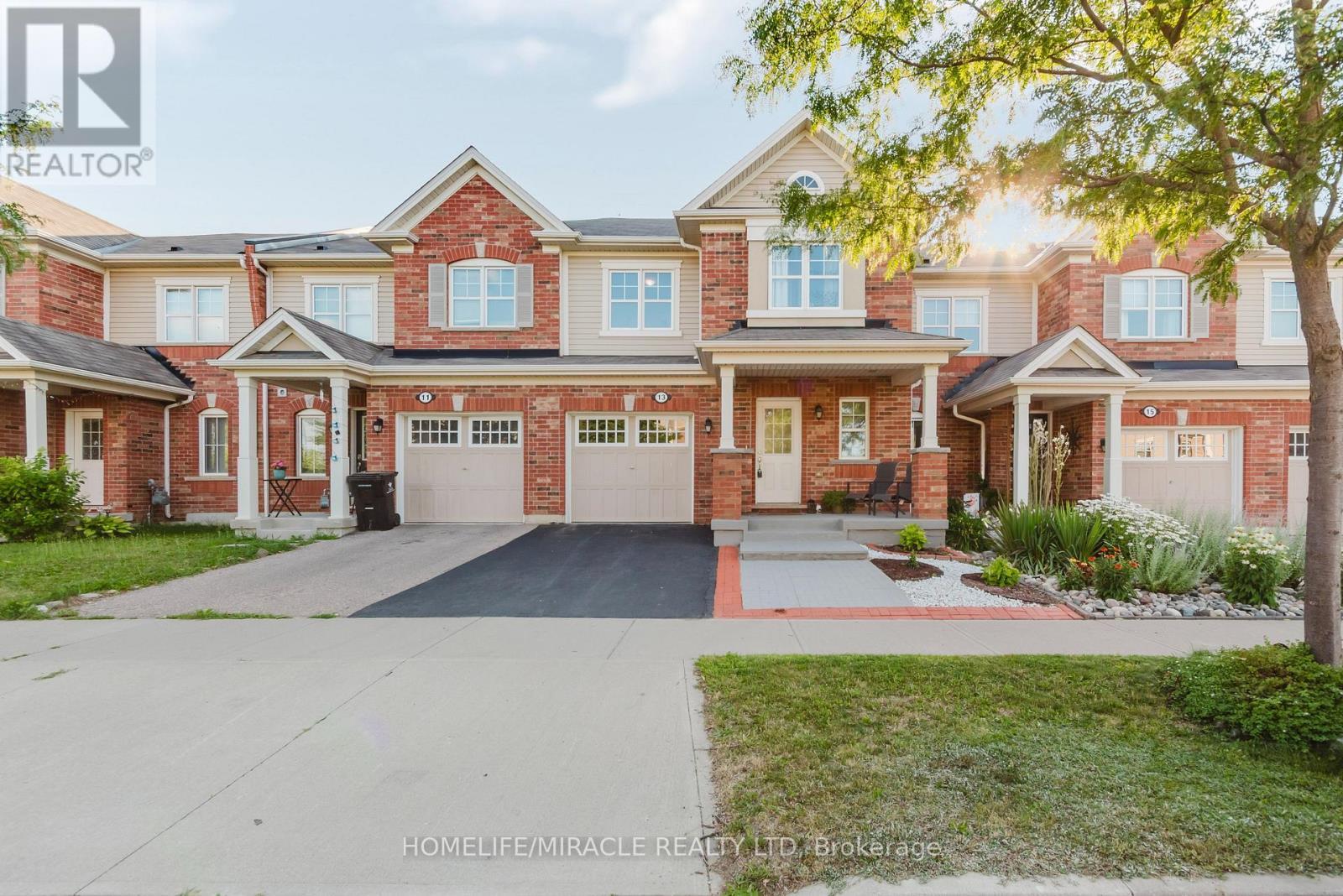 13 Arbourview Crescent, Kitchener, ON - Outdoor With Facade