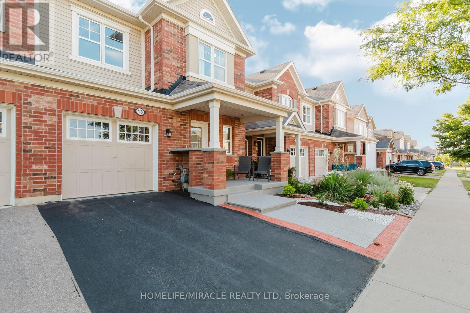 13 Arbourview Crescent, Kitchener, ON - Outdoor With Facade