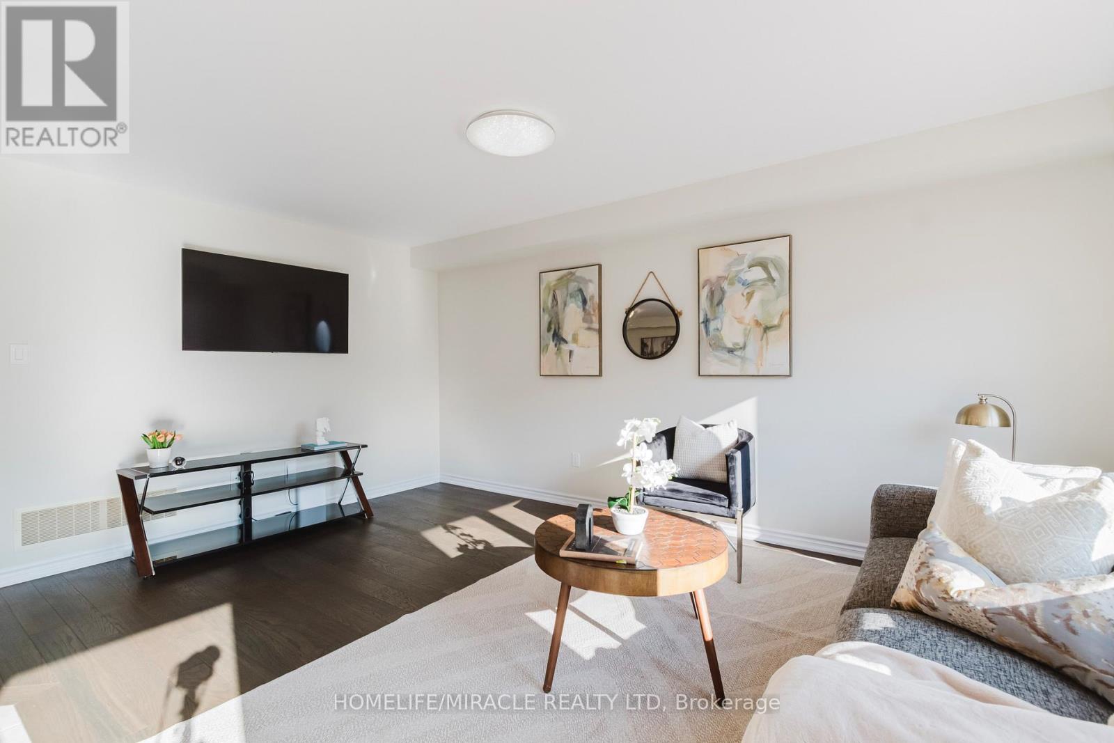 13 Arbourview Crescent, Kitchener, ON - Indoor Photo Showing Living Room