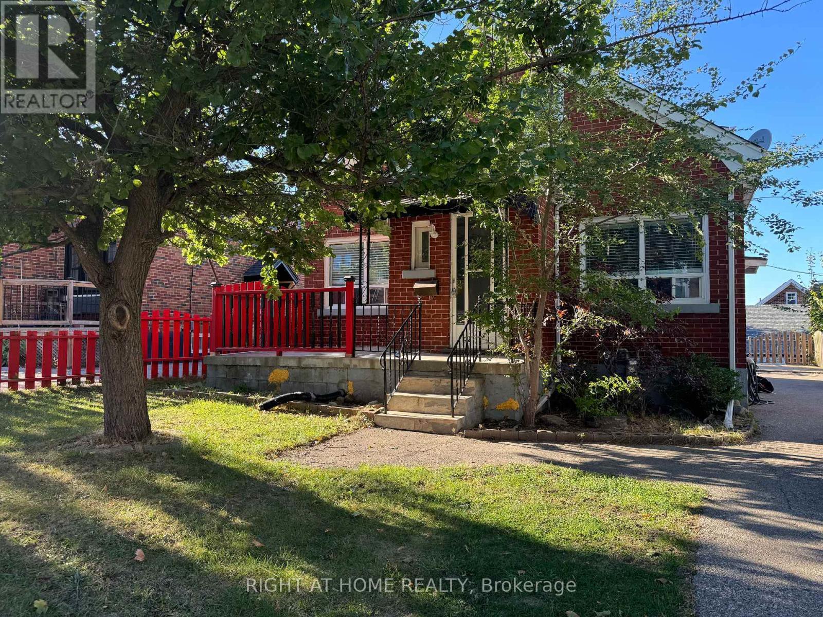 Lower - 950 Queens Boulevard, Kitchener, ON - Outdoor
