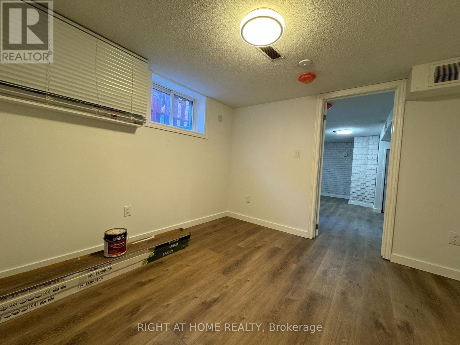 Lower - 950 Queens Boulevard, Kitchener, ON - Indoor Photo Showing Other Room