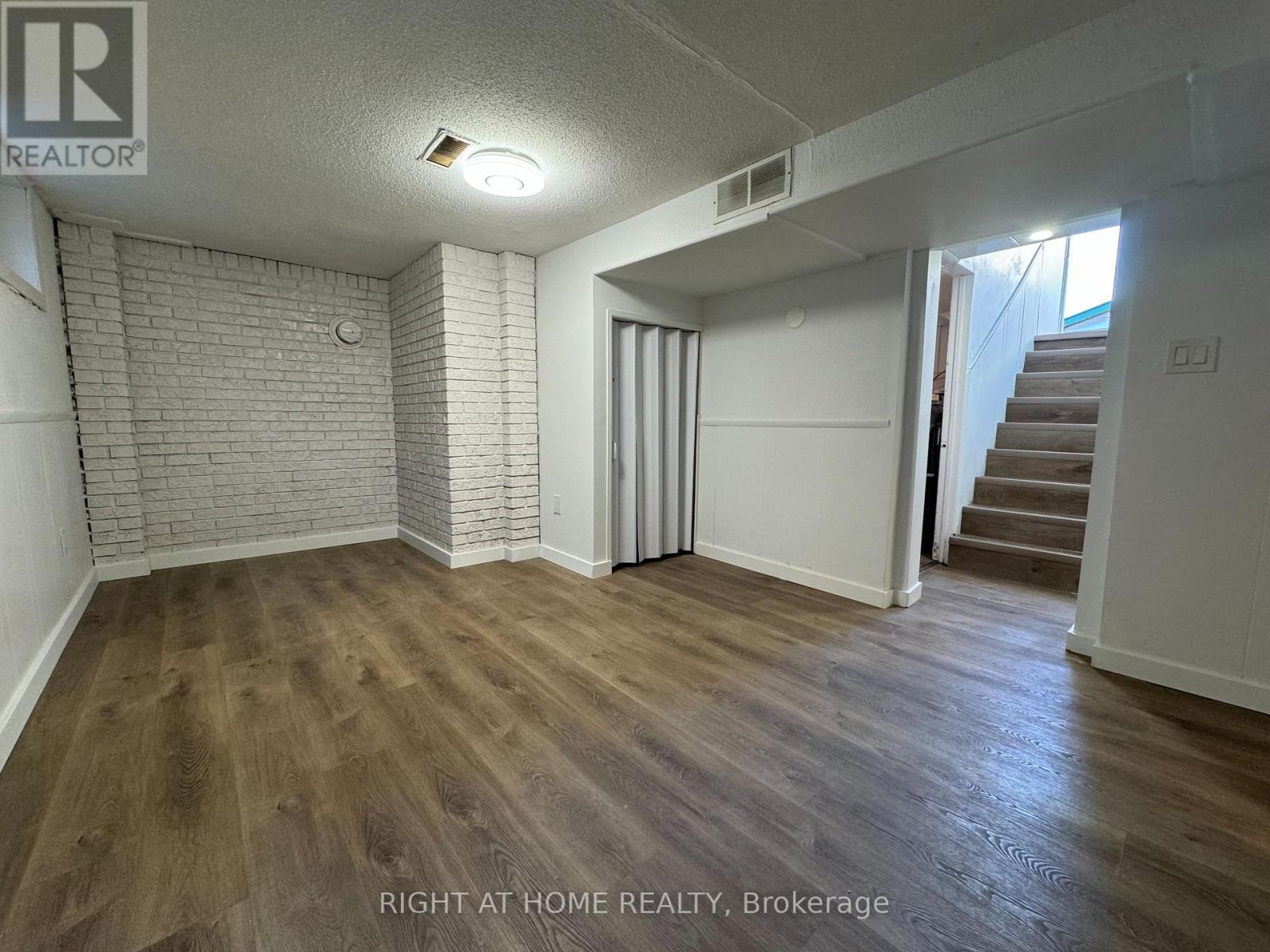 Lower - 950 Queens Boulevard, Kitchener, ON - Indoor Photo Showing Other Room