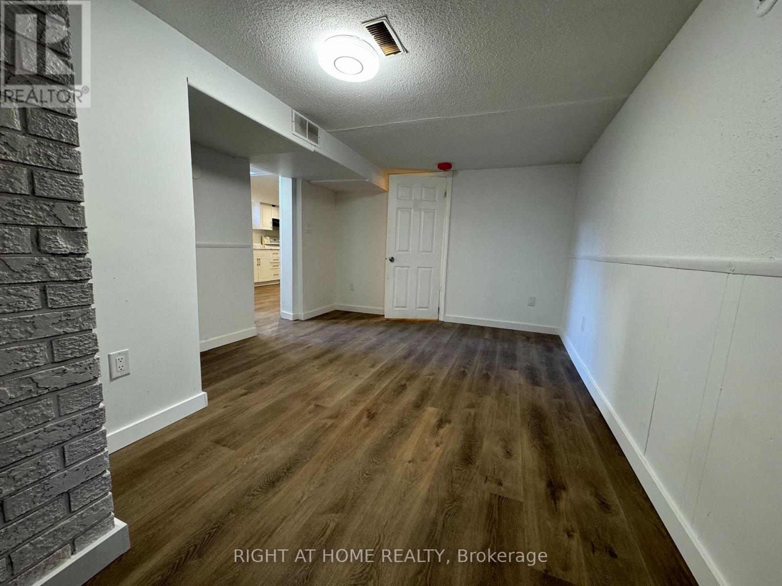 Lower - 950 Queens Boulevard, Kitchener, ON - Indoor Photo Showing Other Room