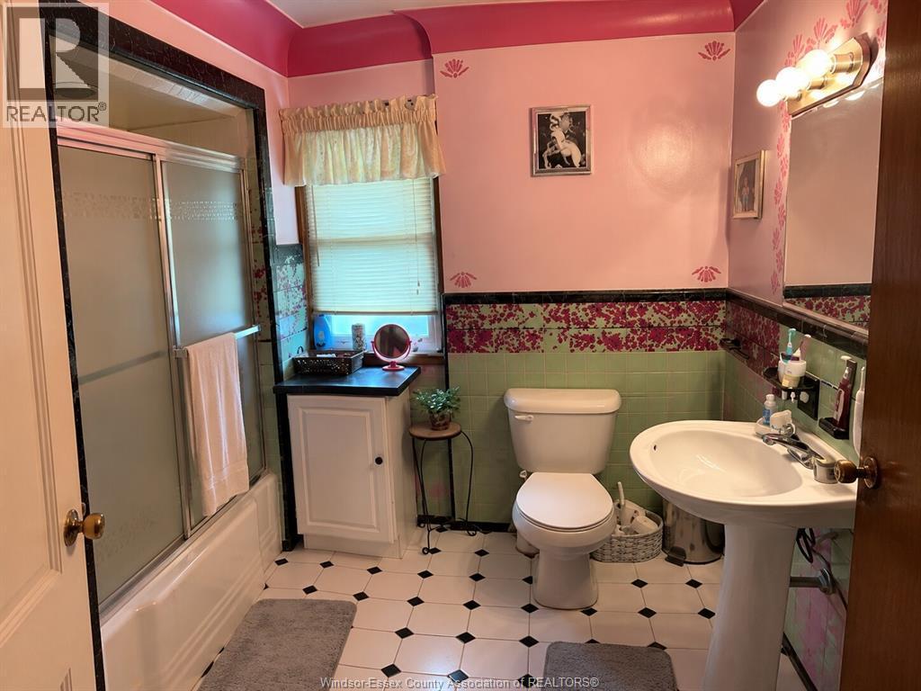 781 Pierre, Windsor, ON - Indoor Photo Showing Bathroom
