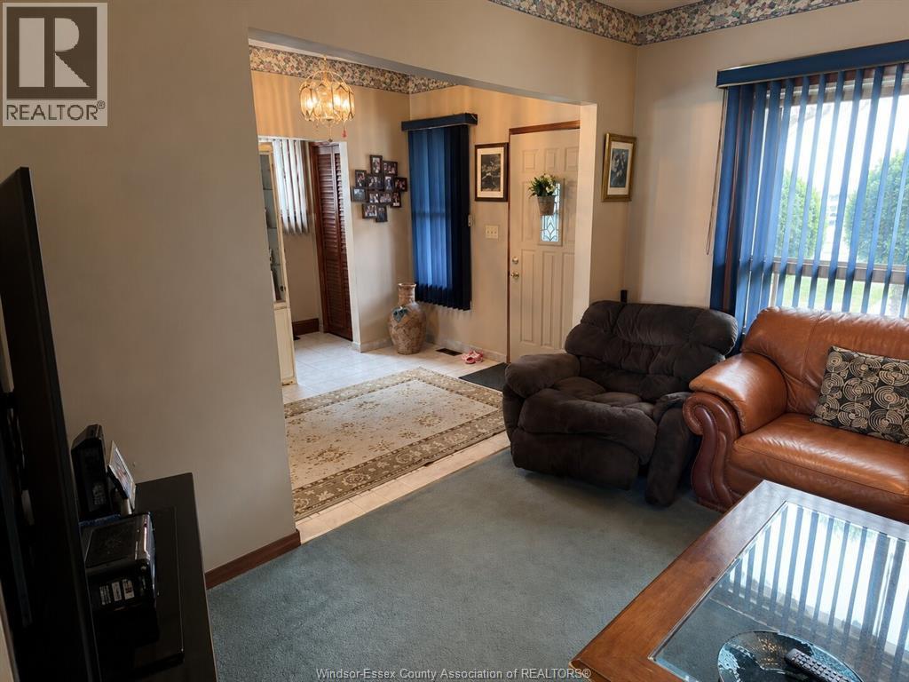 781 Pierre, Windsor, ON - Indoor Photo Showing Living Room