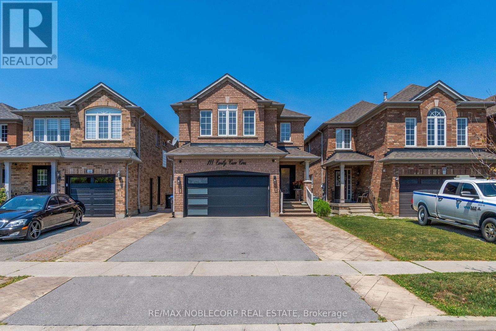 111 Emily Carr Crescent, Caledon, ON - Outdoor With Facade