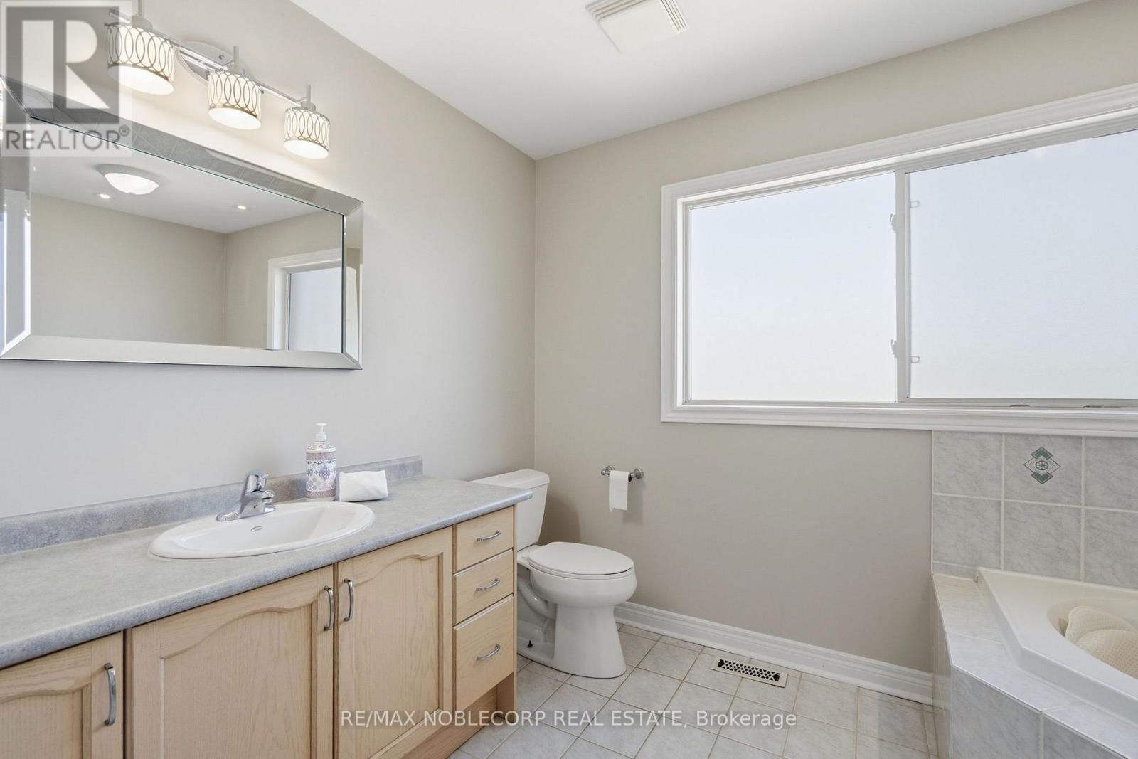111 Emily Carr Crescent, Caledon, ON - Indoor Photo Showing Bathroom