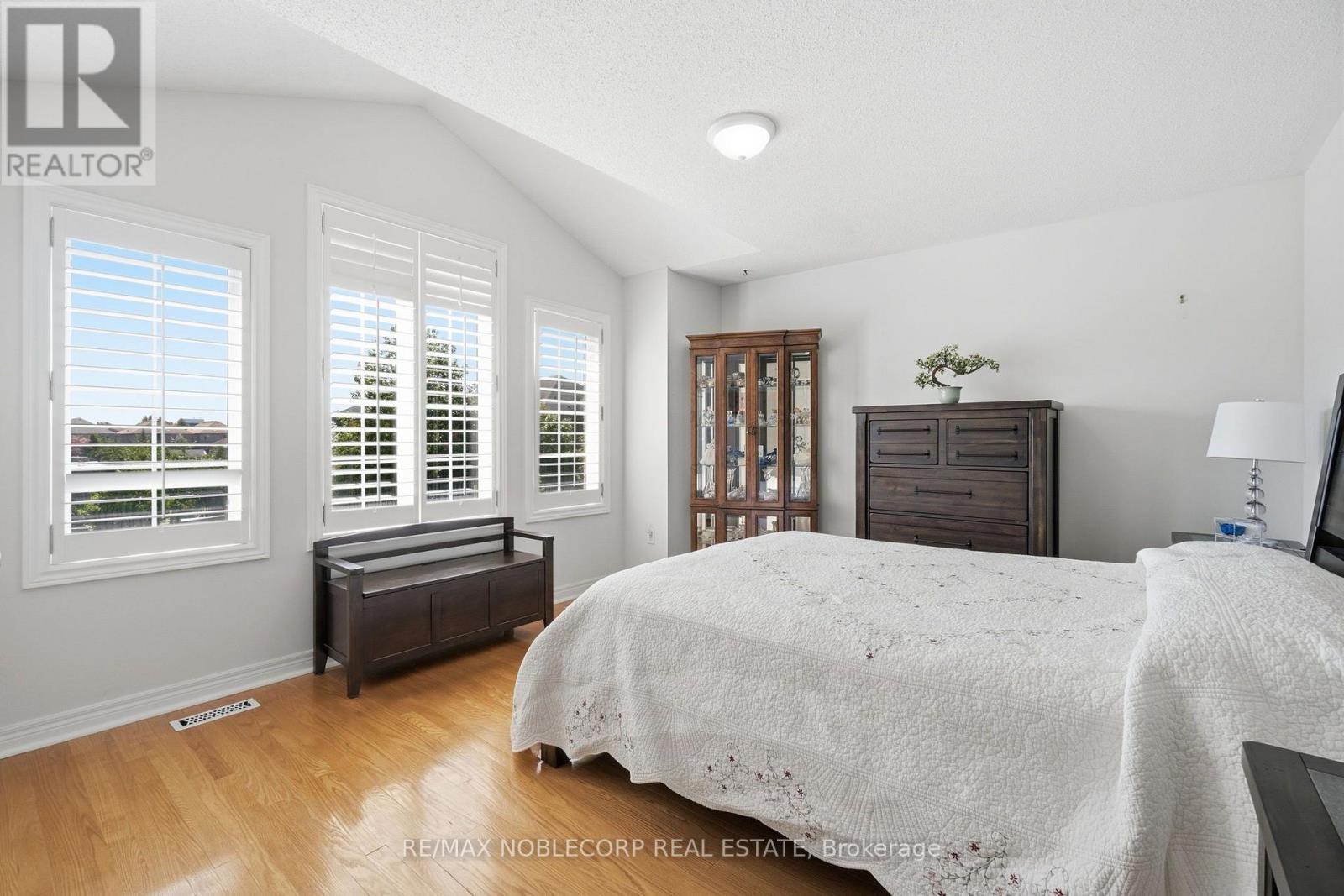 111 Emily Carr Crescent, Caledon, ON - Indoor Photo Showing Bedroom