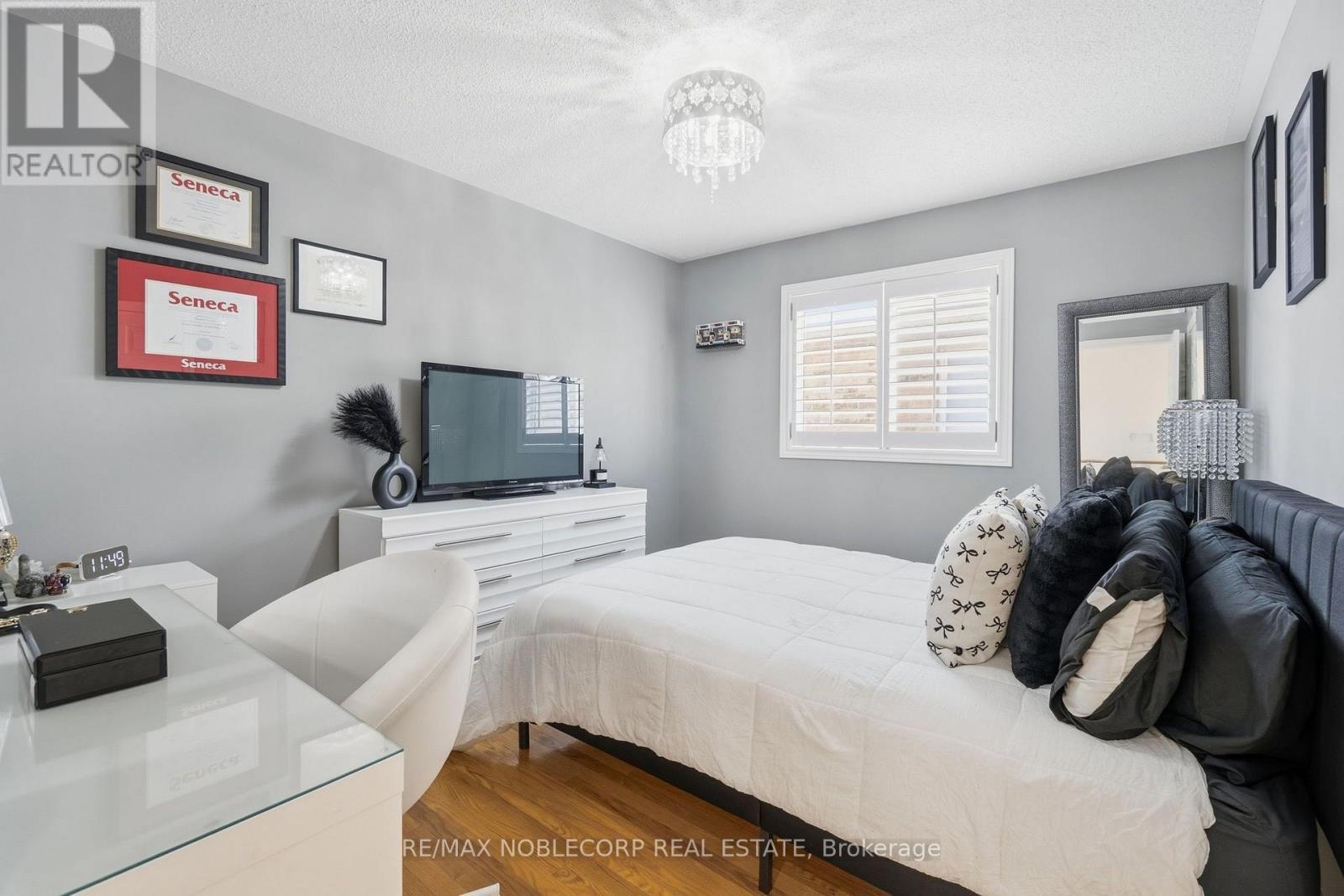 111 Emily Carr Crescent, Caledon, ON - Indoor Photo Showing Bedroom