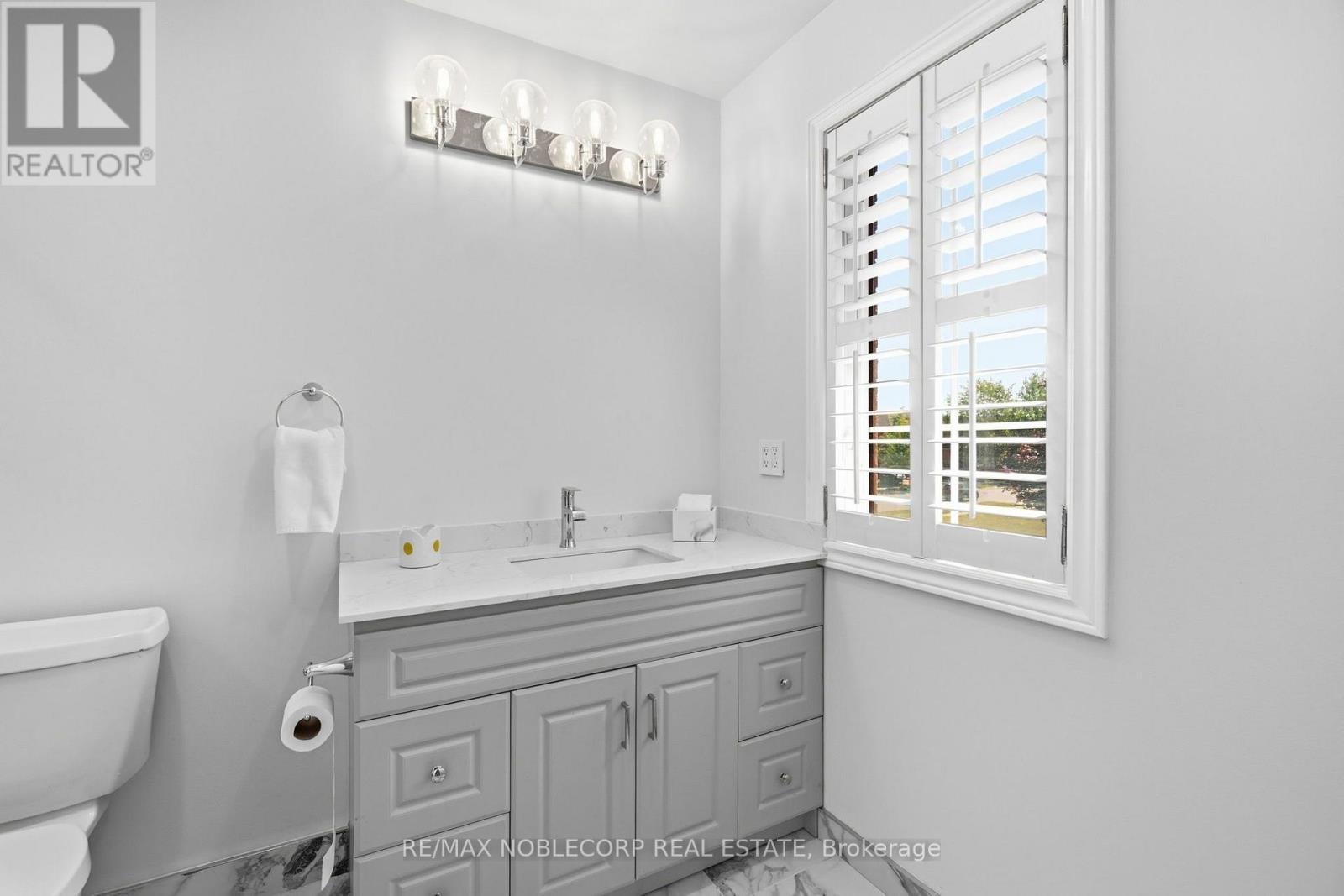 111 Emily Carr Crescent, Caledon, ON - Indoor Photo Showing Bathroom