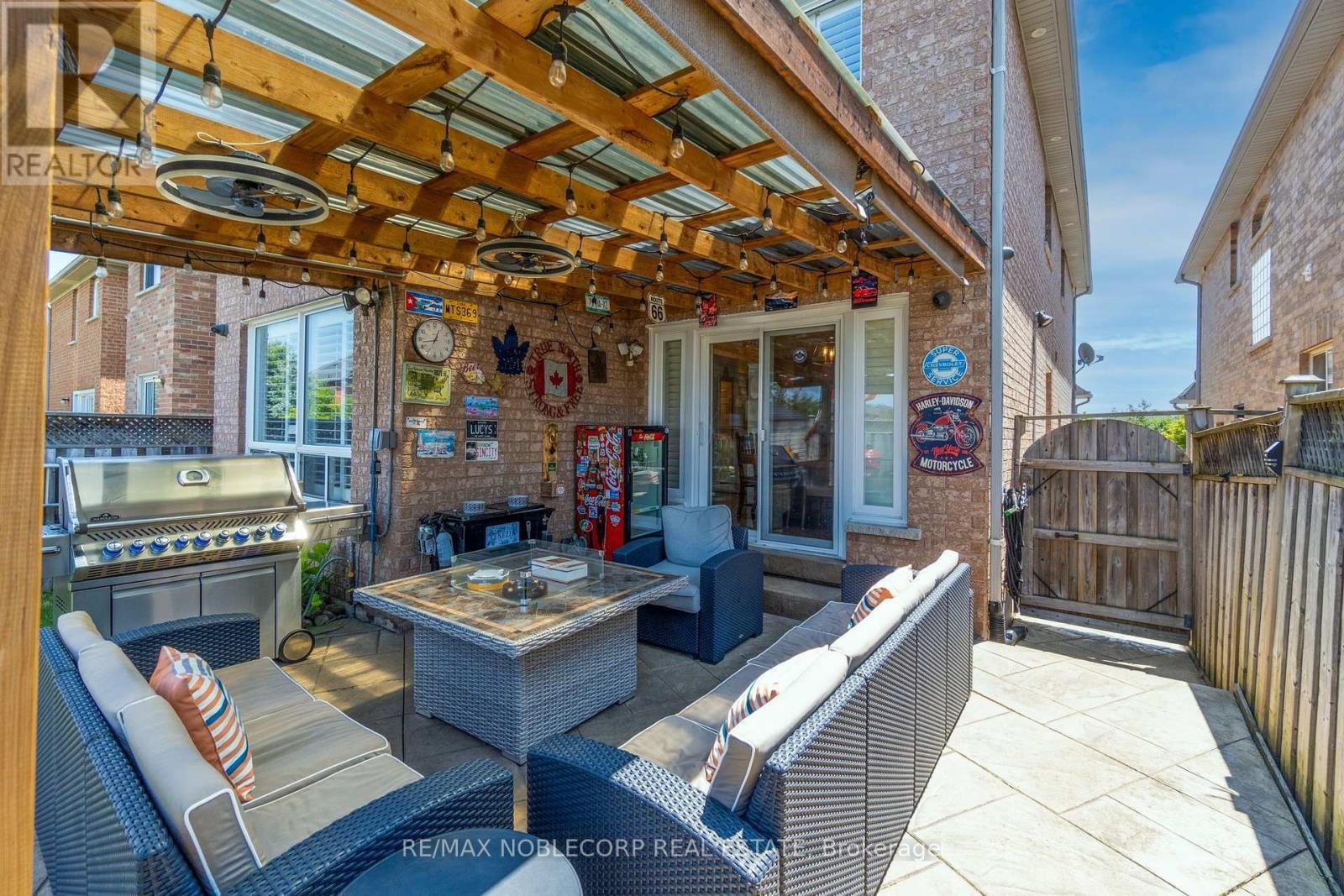111 Emily Carr Crescent, Caledon, ON - Outdoor