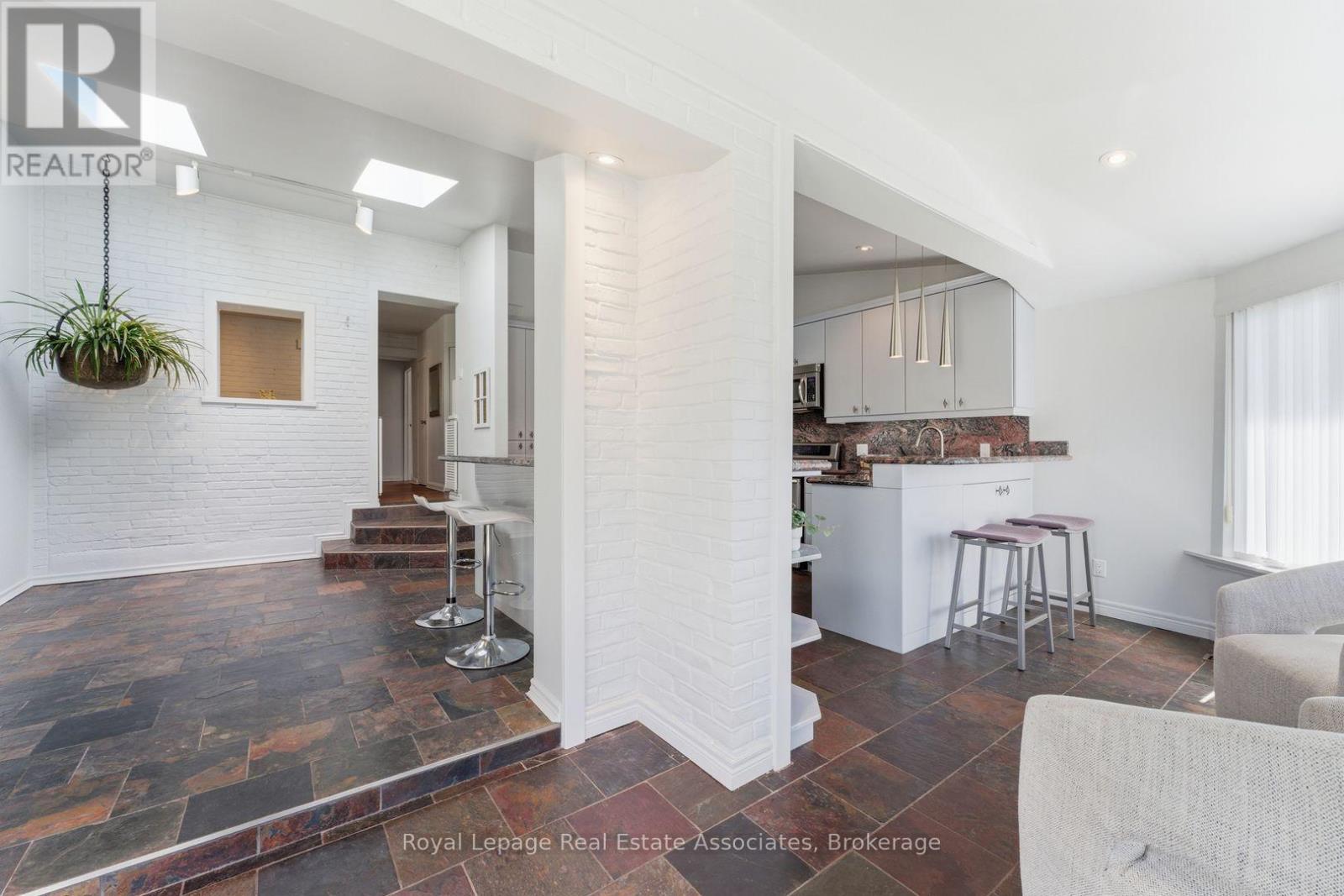 12 Wenonah Drive, Mississauga, ON - Indoor