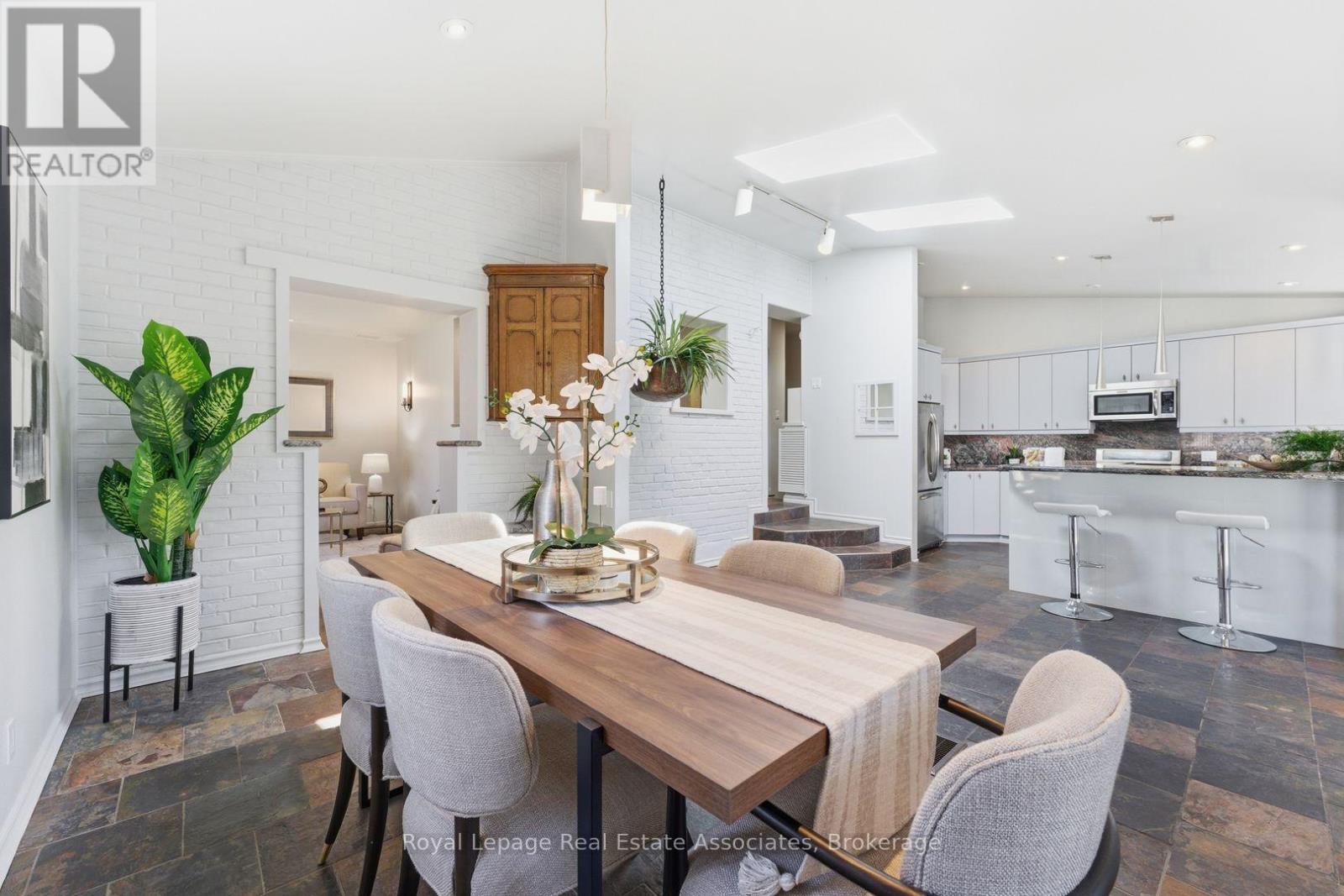 12 Wenonah Drive, Mississauga, ON - Indoor