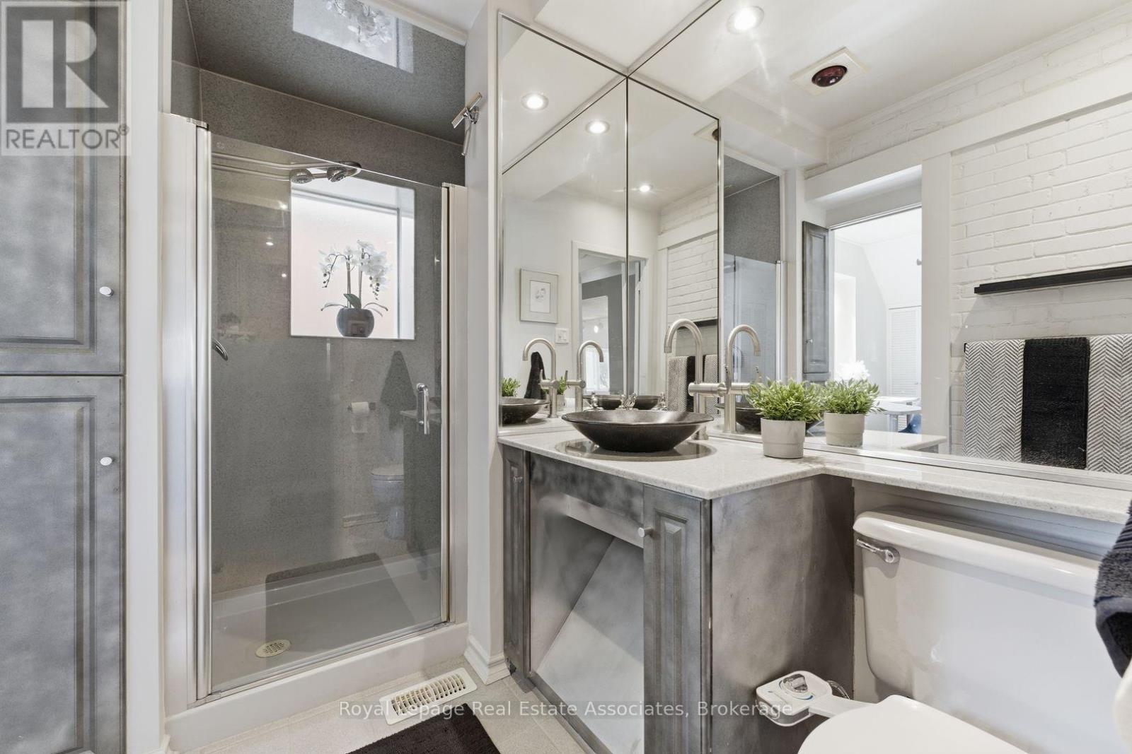12 Wenonah Drive, Mississauga, ON - Indoor Photo Showing Bathroom