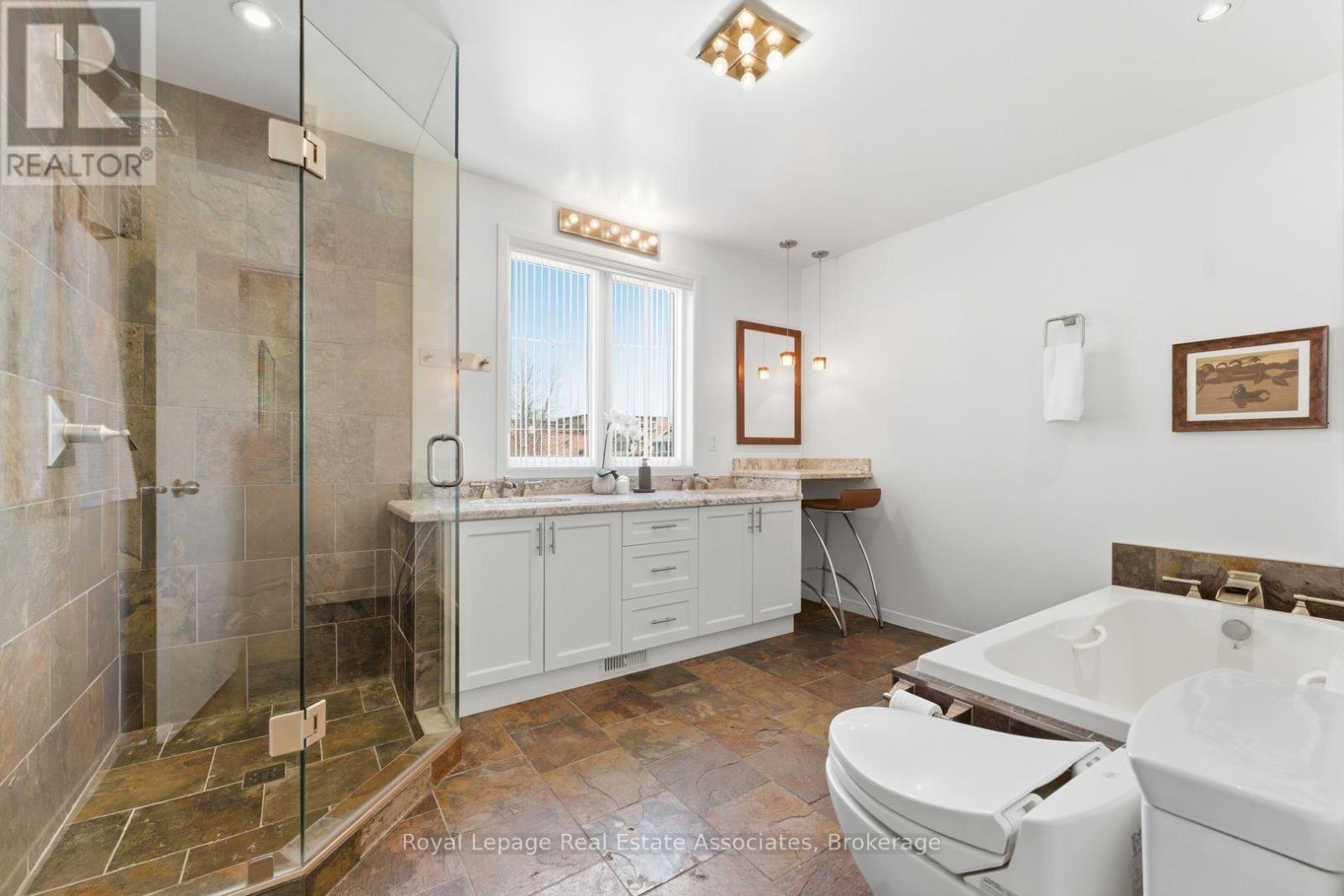 12 Wenonah Drive, Mississauga, ON - Indoor Photo Showing Bathroom