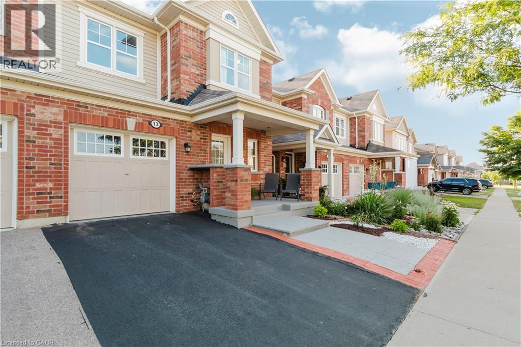 13 Arbourview Crescent, Kitchener, ON - Outdoor With Facade