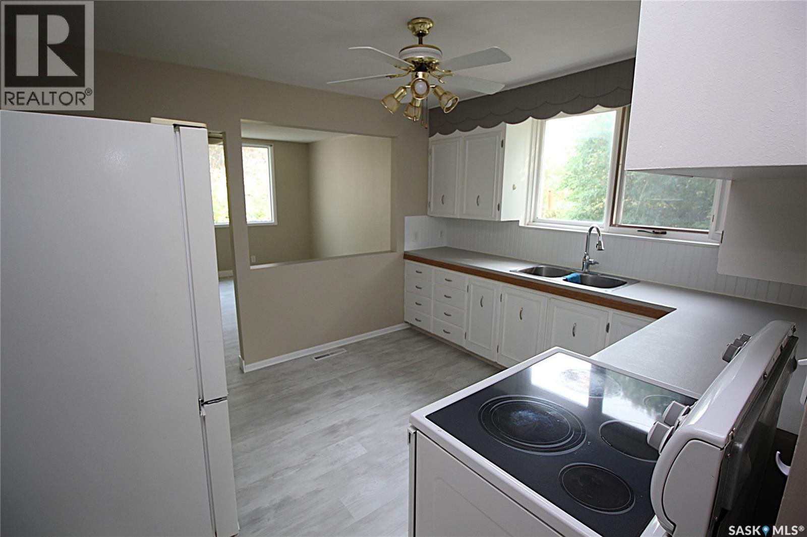 700 York Street, Indian Head, SK - Indoor