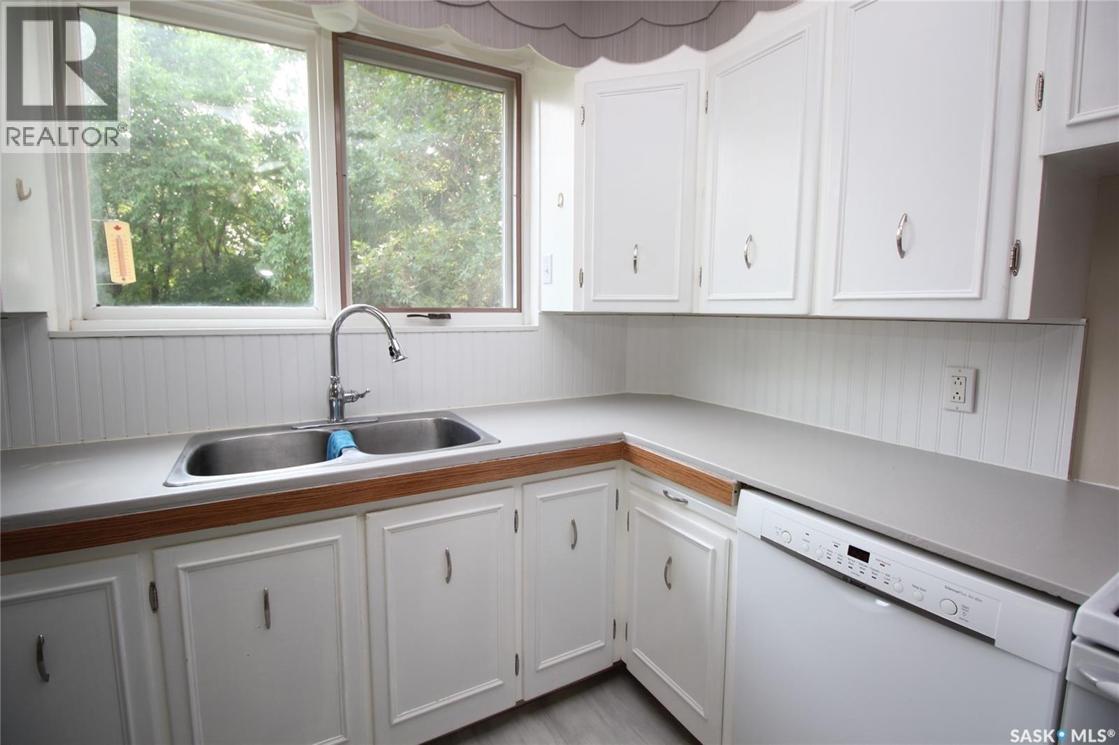 700 York Street, Indian Head, SK - Indoor Photo Showing Kitchen With Double Sink