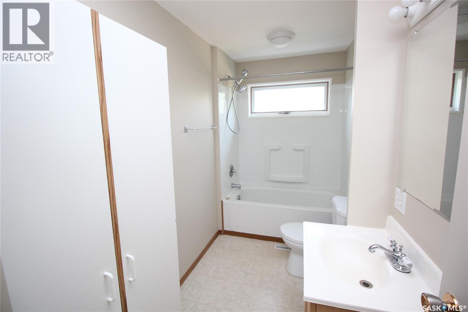 700 York Street, Indian Head, SK - Indoor Photo Showing Bathroom