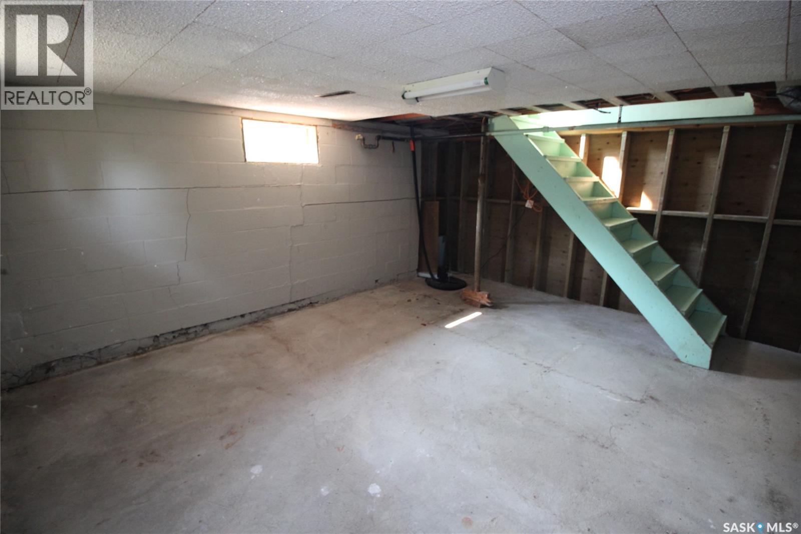 700 York Street, Indian Head, SK - Indoor Photo Showing Garage