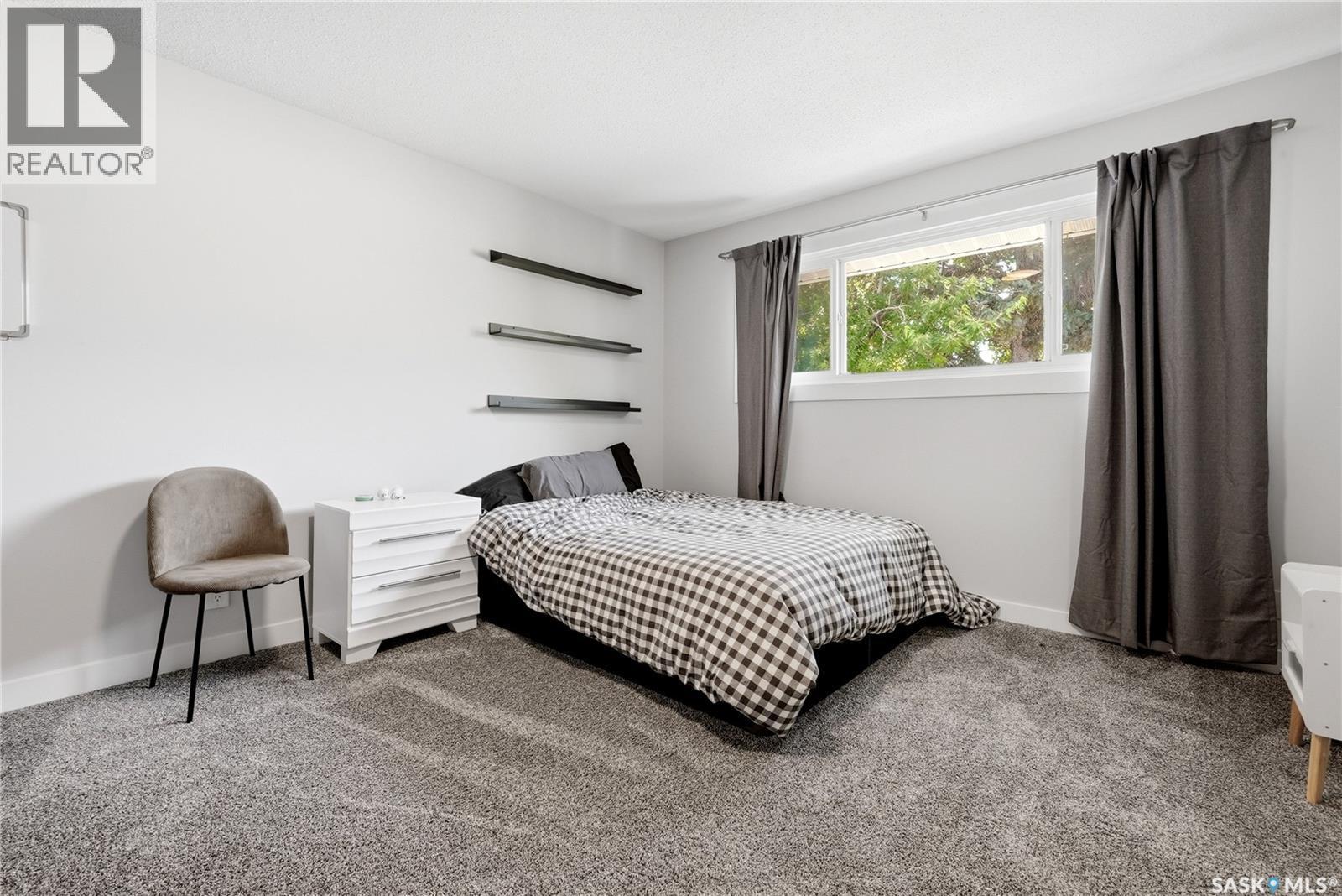 4005 Gordon Road, Regina, SK - Indoor Photo Showing Bedroom