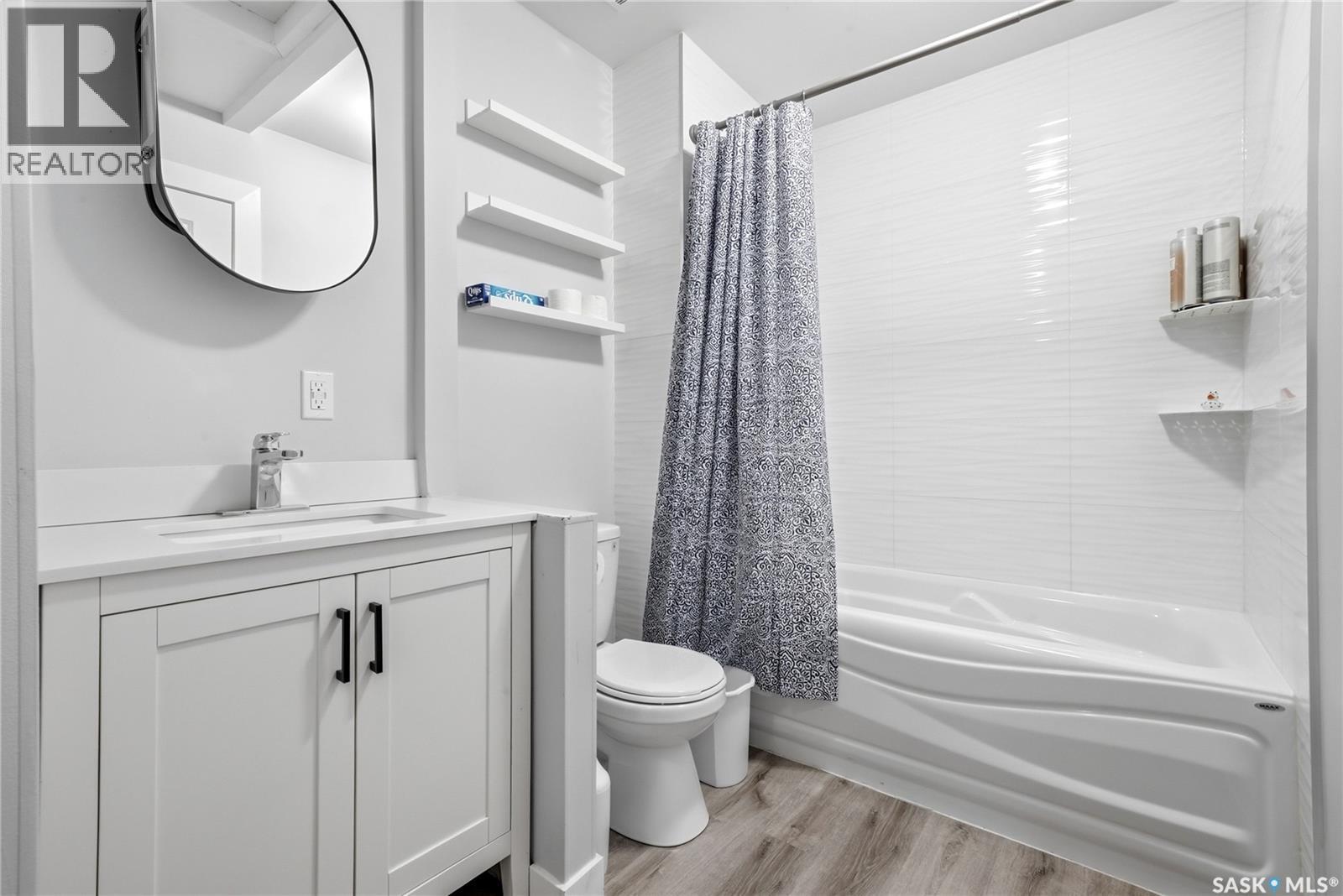 4005 Gordon Road, Regina, SK - Indoor Photo Showing Bathroom