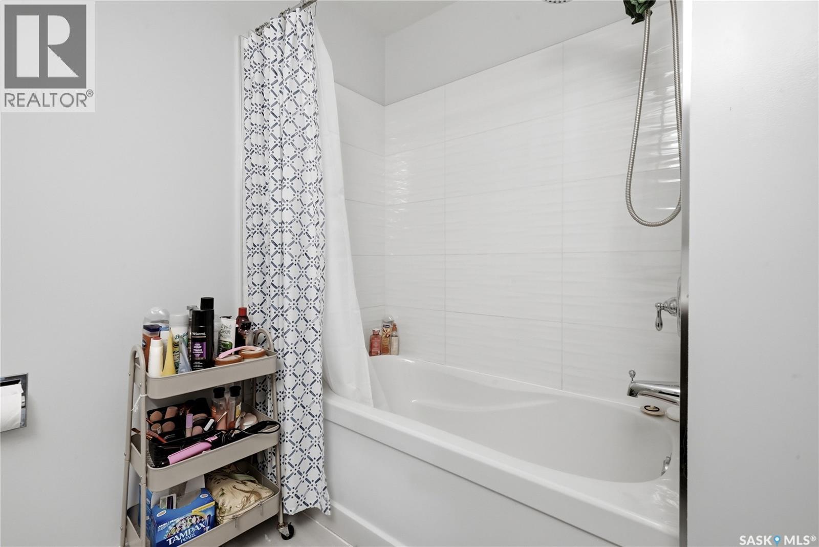 4005 Gordon Road, Regina, SK - Indoor Photo Showing Bathroom