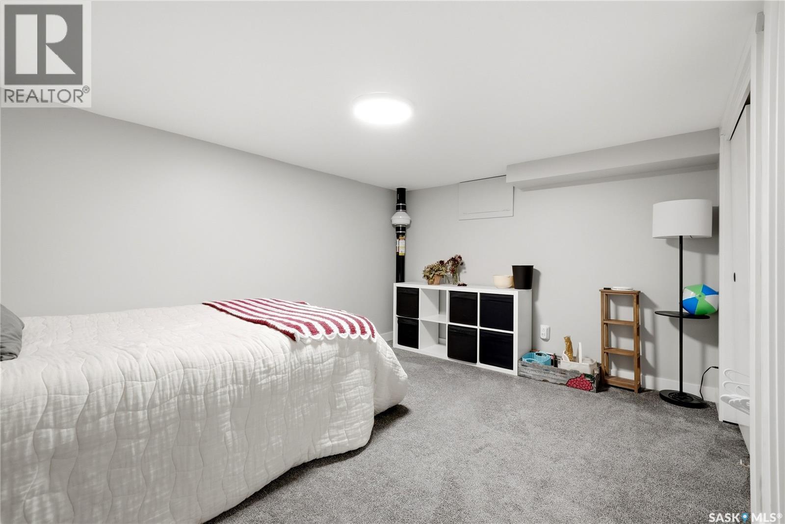 4005 Gordon Road, Regina, SK - Indoor Photo Showing Bedroom