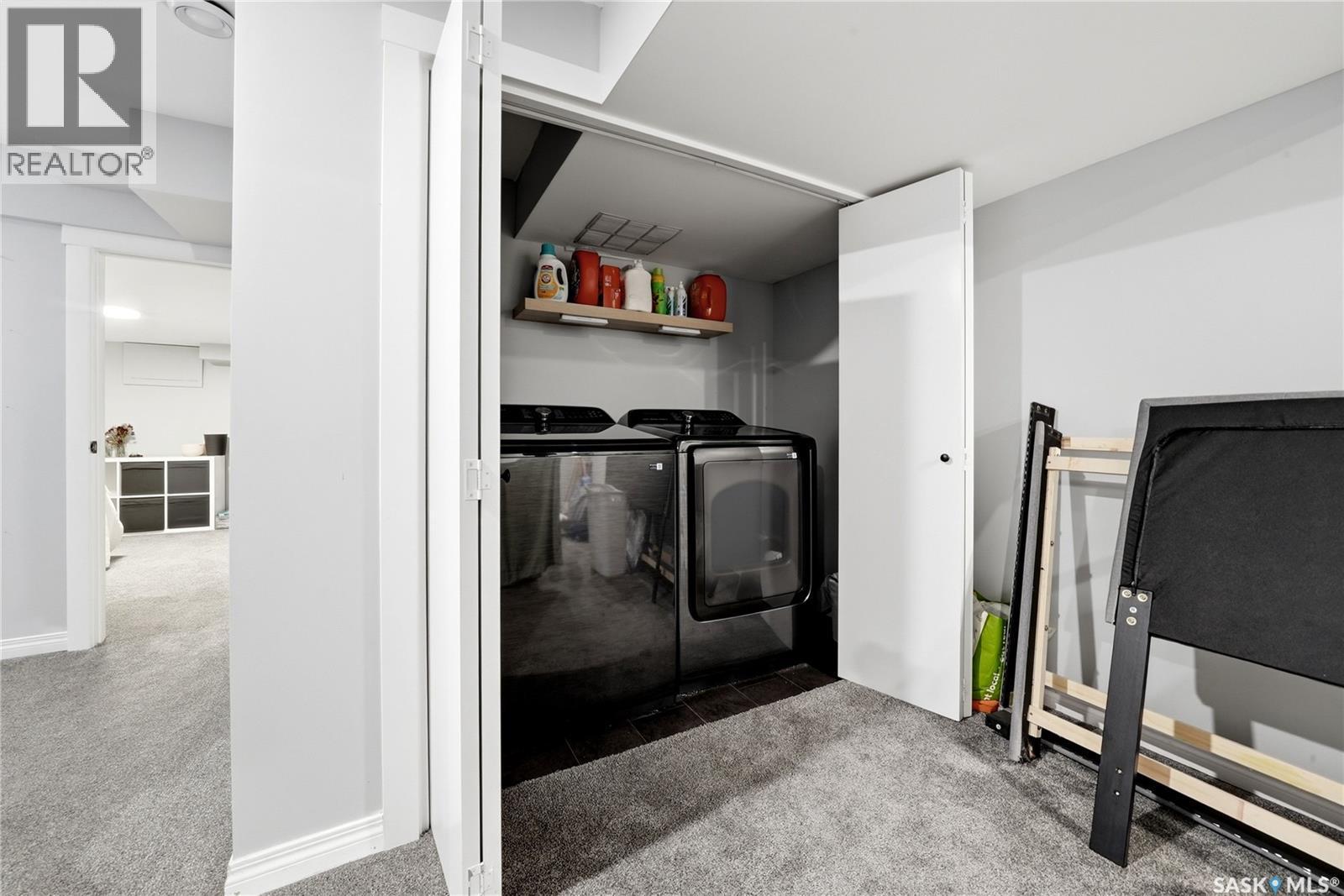 4005 Gordon Road, Regina, SK - Indoor Photo Showing Laundry Room