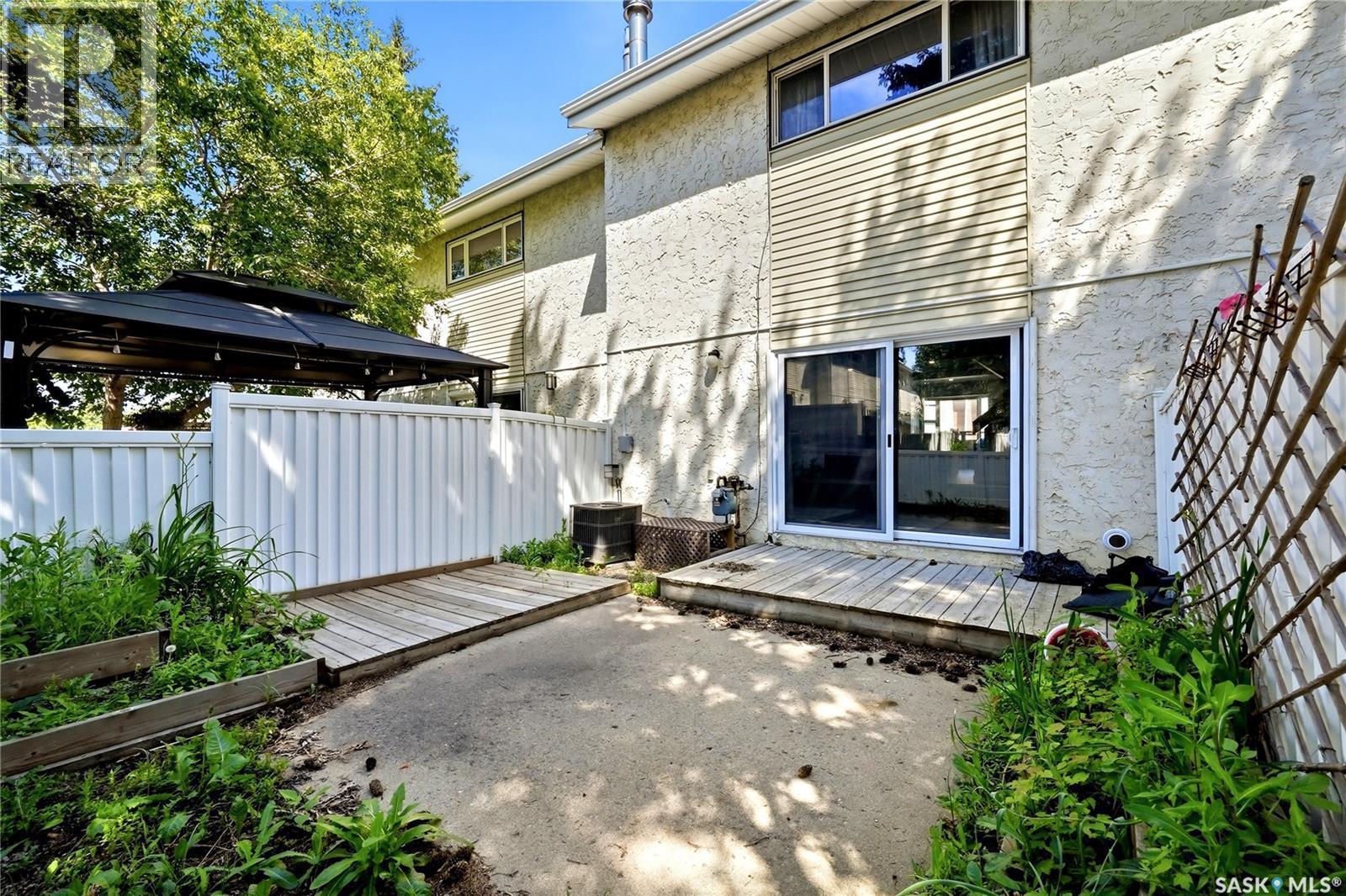 4005 Gordon Road, Regina, SK - Outdoor