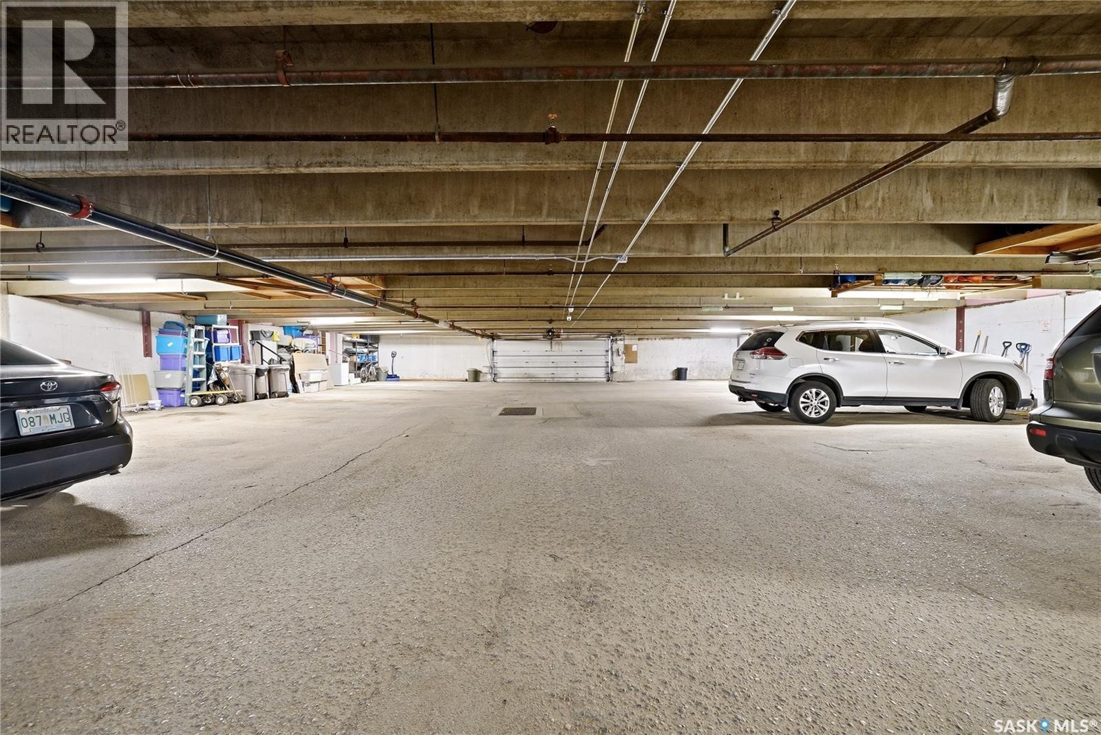4005 Gordon Road, Regina, SK - Indoor Photo Showing Garage
