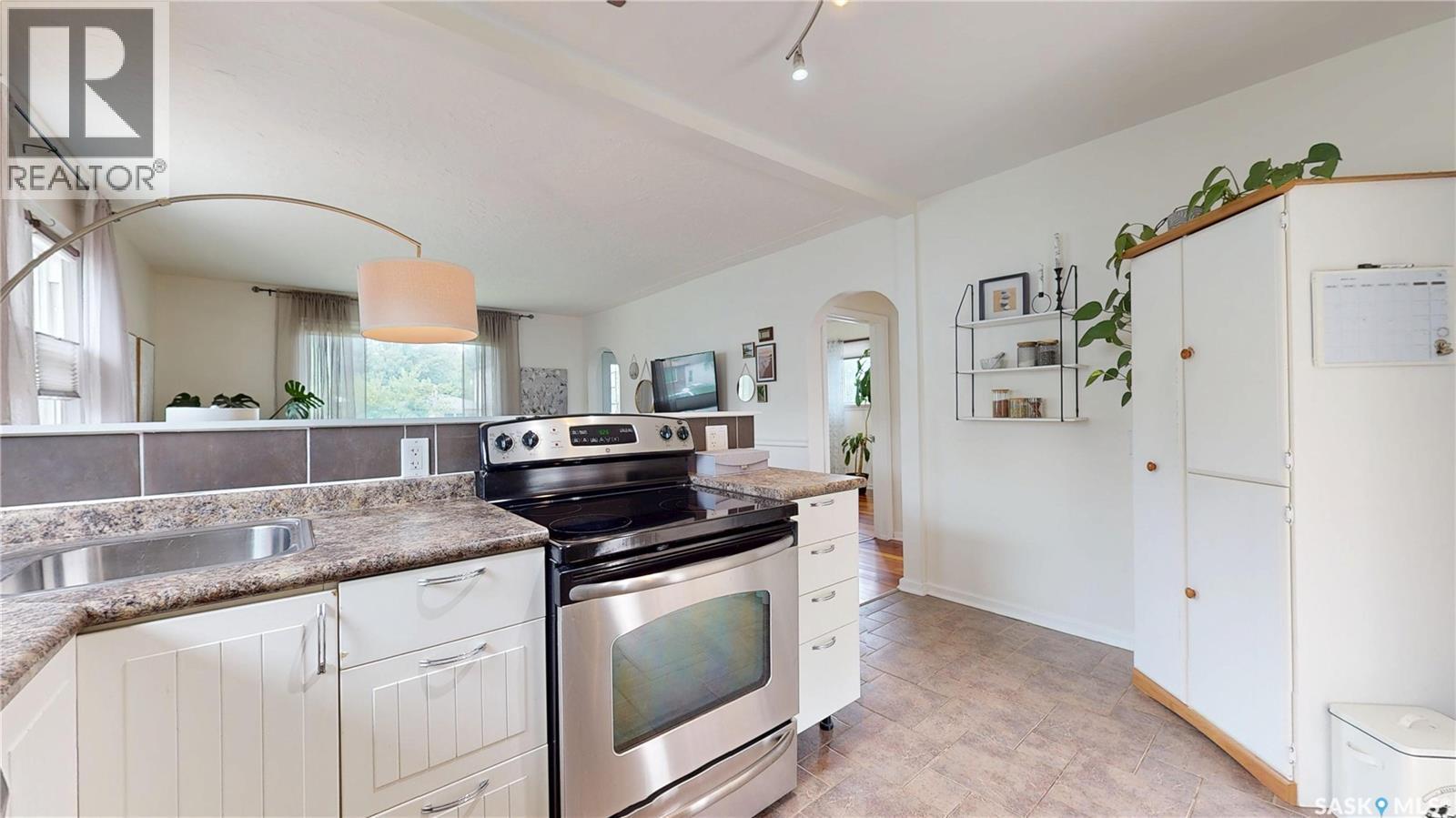 1333 Empress Street, Regina, SK - Indoor Photo Showing Kitchen