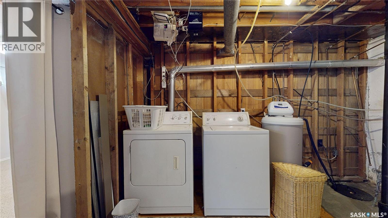 1333 Empress Street, Regina, SK - Indoor Photo Showing Laundry Room