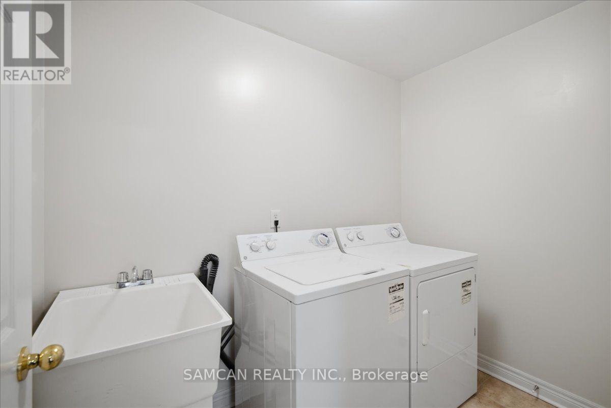 58 Hunter Way, Brantford, ON - Indoor Photo Showing Laundry Room