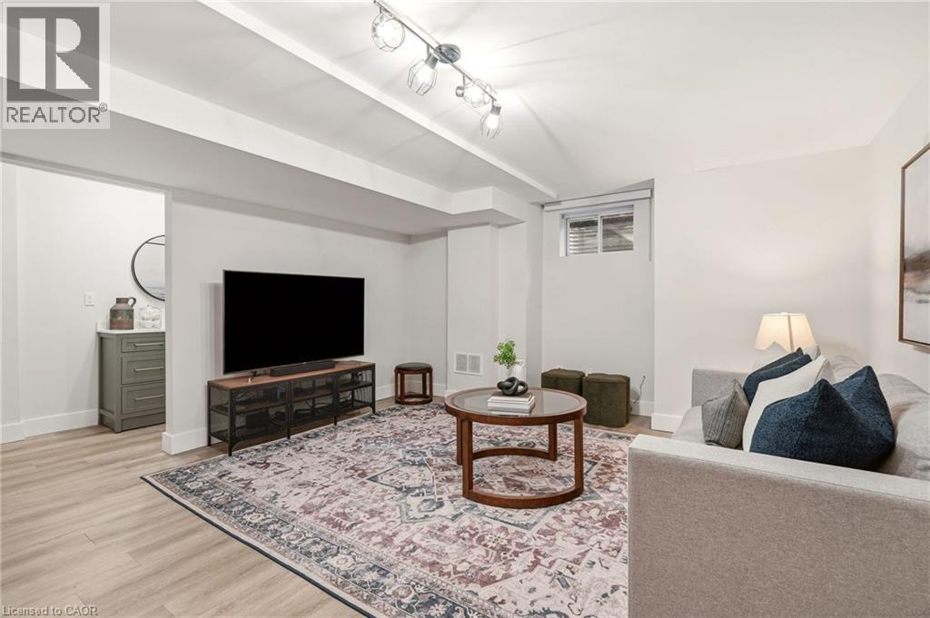 1361 Stephenson Drive, Burlington, ON - Indoor Photo Showing Living Room