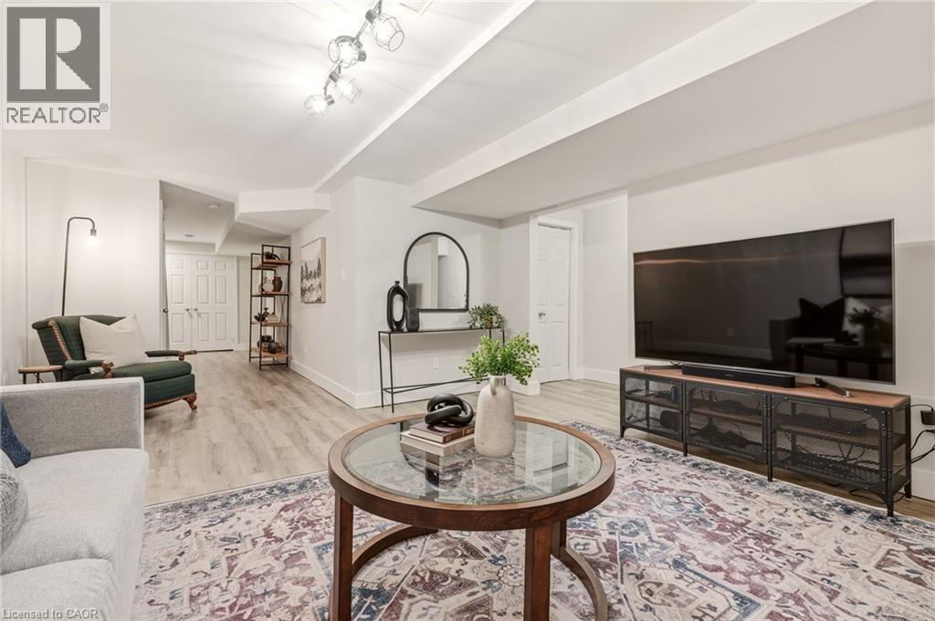 1361 Stephenson Drive, Burlington, ON - Indoor Photo Showing Living Room