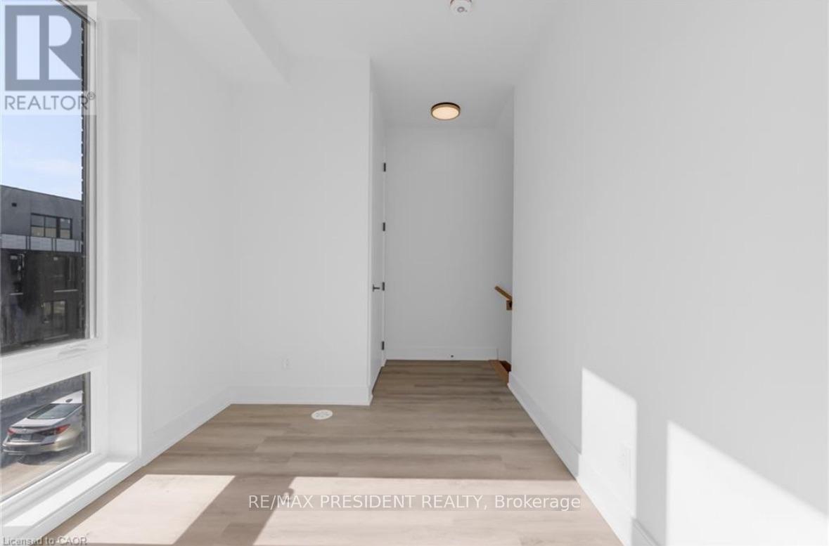 141 Everett Common, St. Catharines, ON - Indoor Photo Showing Other Room